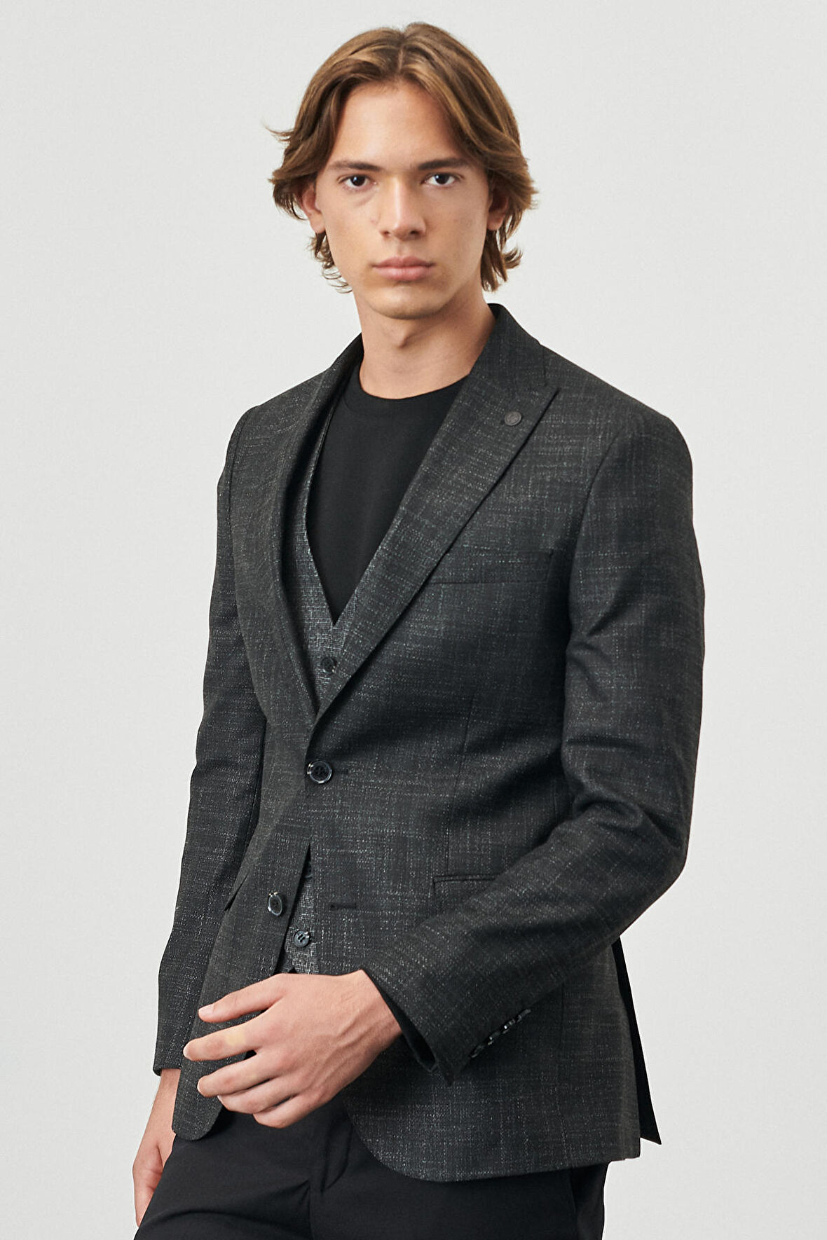 Erkek Siyah Slim Fit Dar Kesim Kırlangıç Yaka Desenli Yelekli Takım Elbise