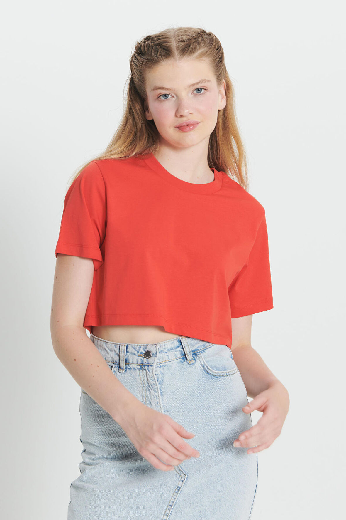 Standart Fit Normal Kesim %100 Pamuk Bisiklet Yaka Crop Tişört