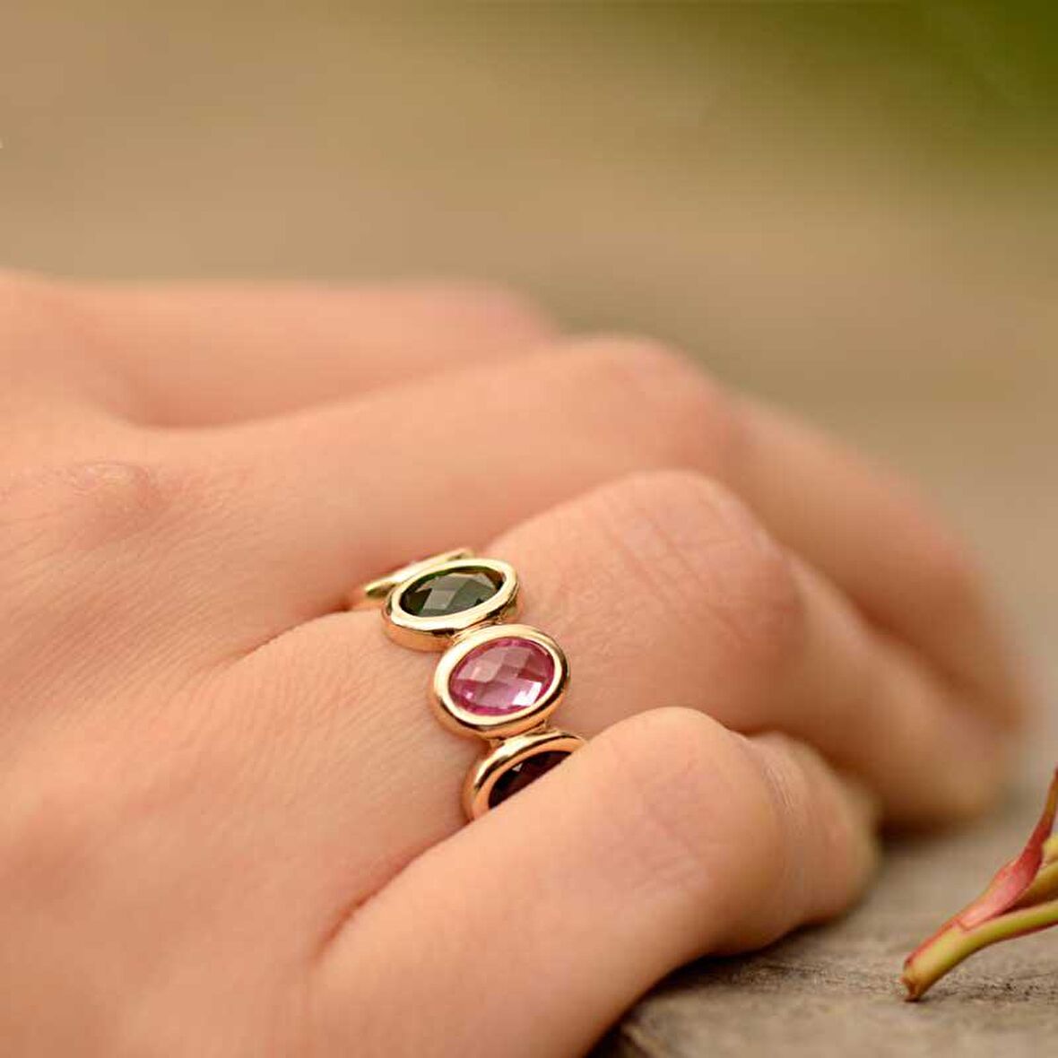 14k Altın Renkli Taşlı Yüzük