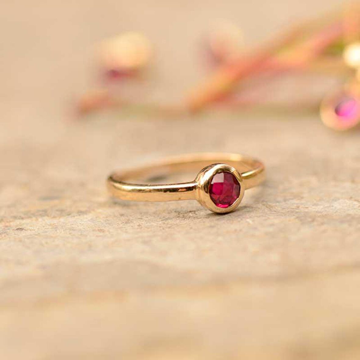 14k Altın Renkli Taşlı Yüzük