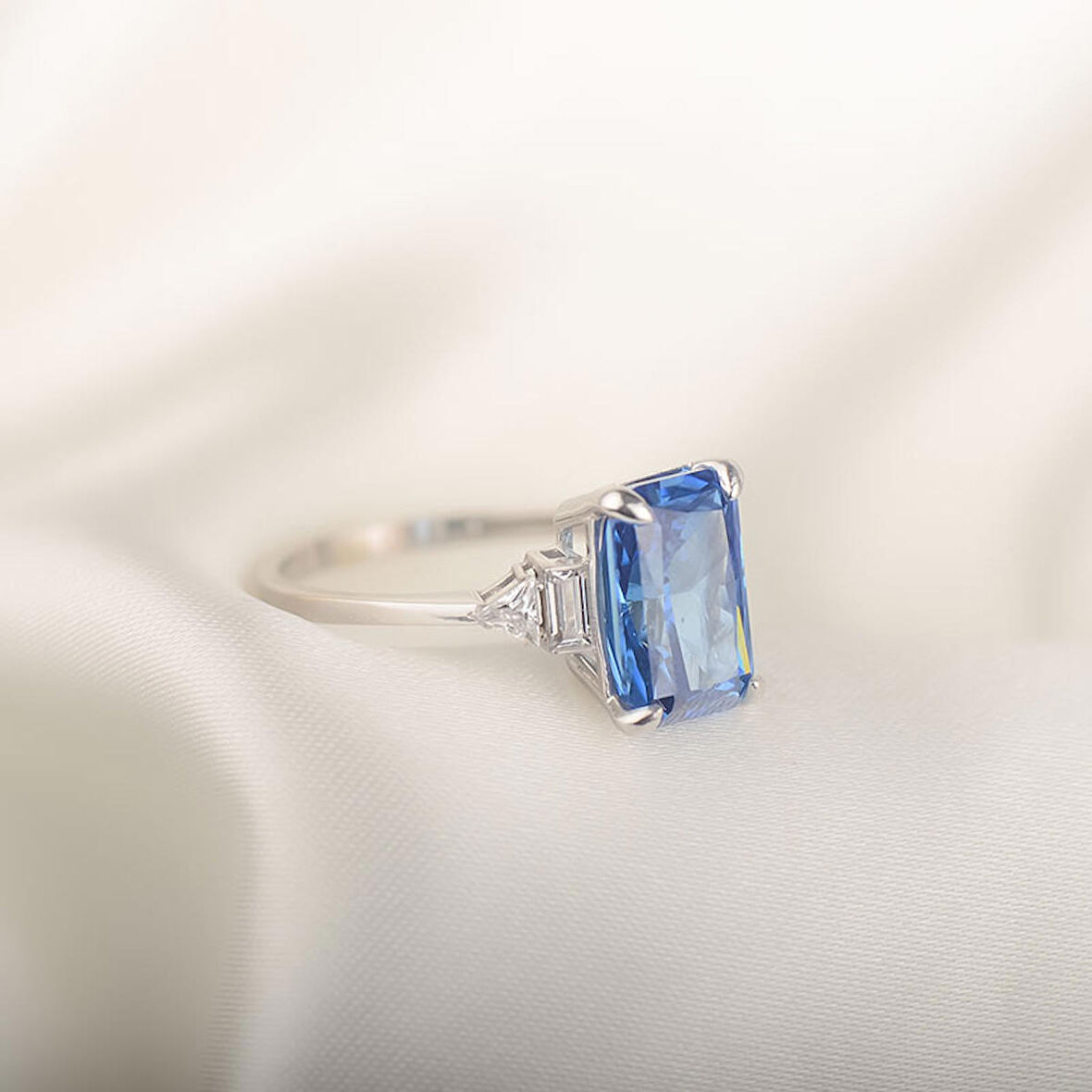 14k Altın Mavi Radyant Yüzük