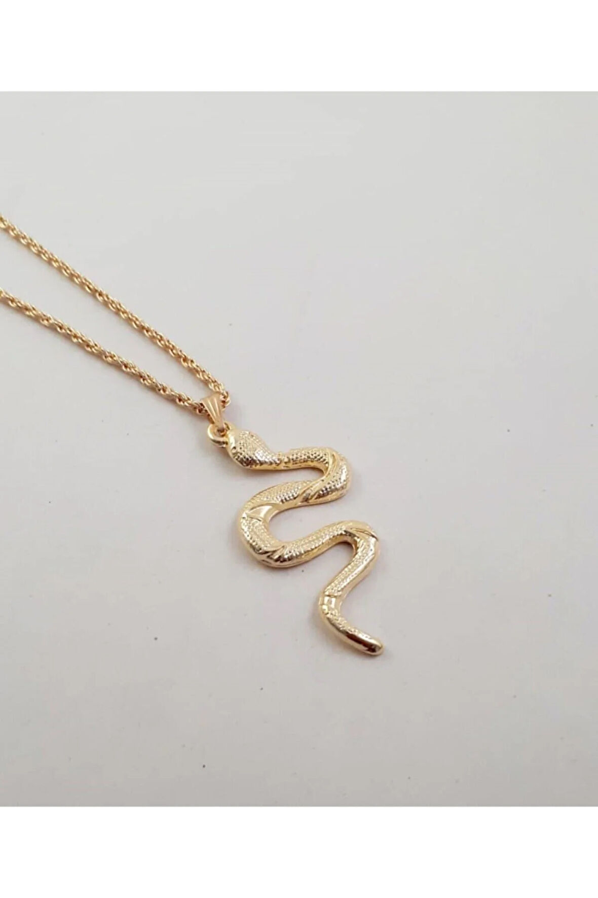 Kadın Altın Rengi Yılan Figürlü Gold Kombin Kolye