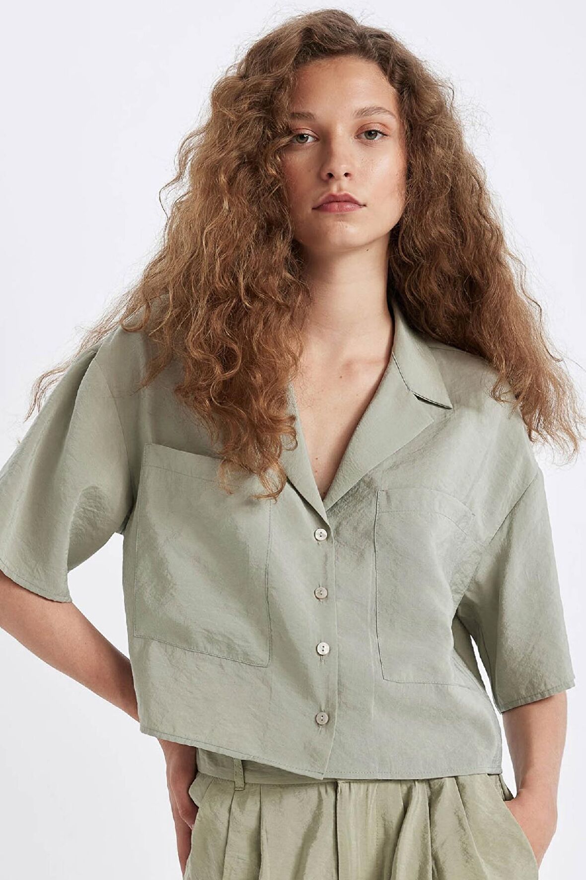 DeFacto Oversize Geniş Kalıp Pijama Yaka Modal Kısa Kollu Gömlek X7255AZ24HSGN497