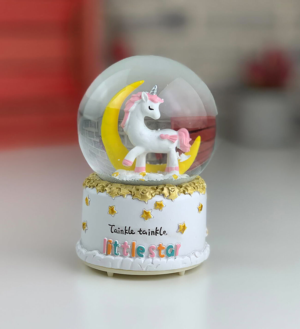 Büro Ev Hediyesi için Sarı Ay altında Unicorn Kar Küresi