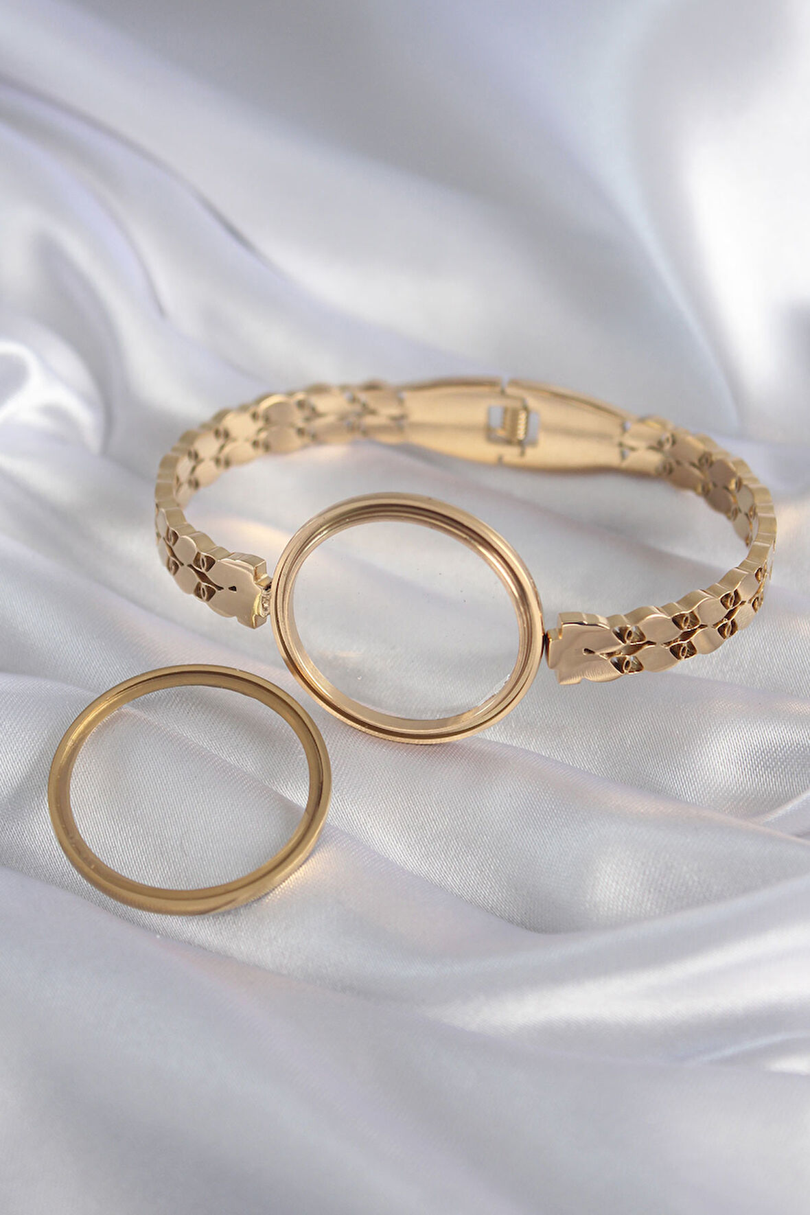 Zarif Kadın için Golden Çelik Arpa İşli Açılır Fanus Kelepçe