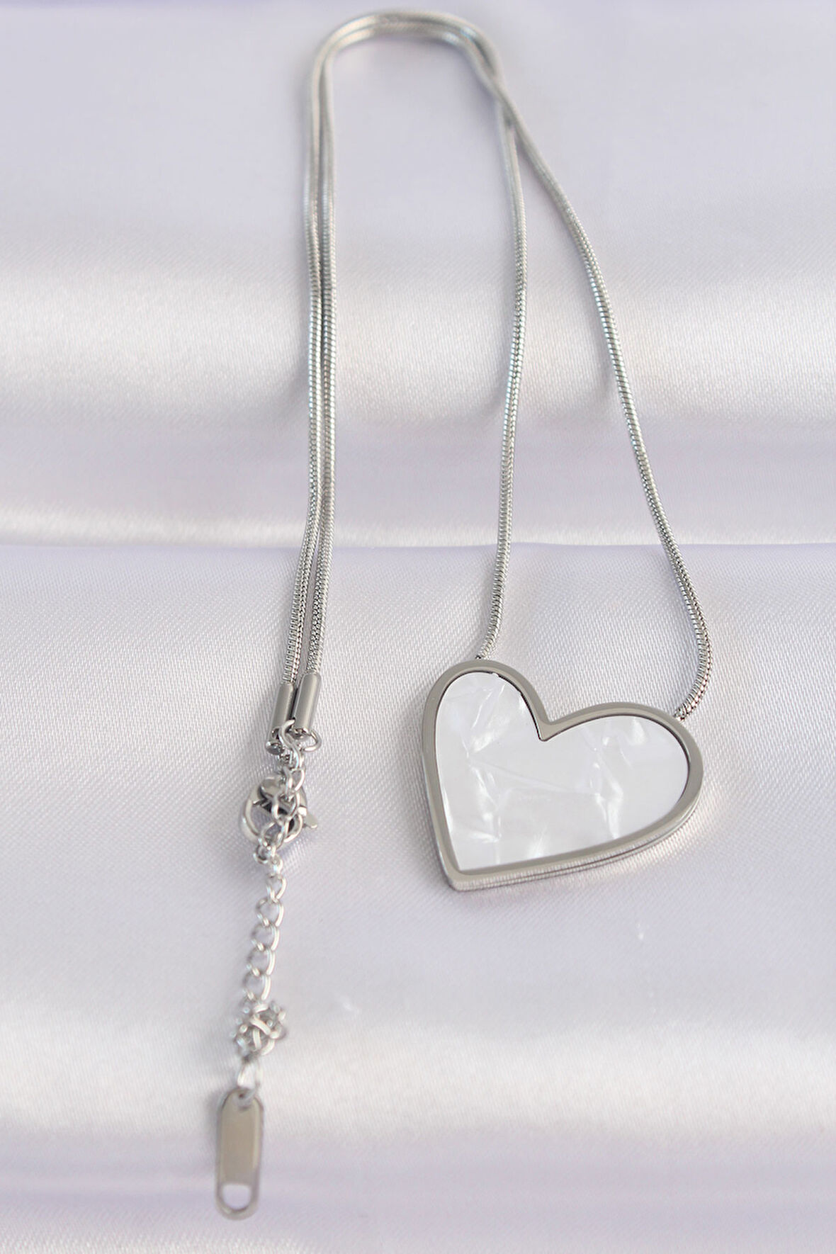 Zarif Kadın için Silver Çelik Zincir Mermer İşli Kalp Kolye