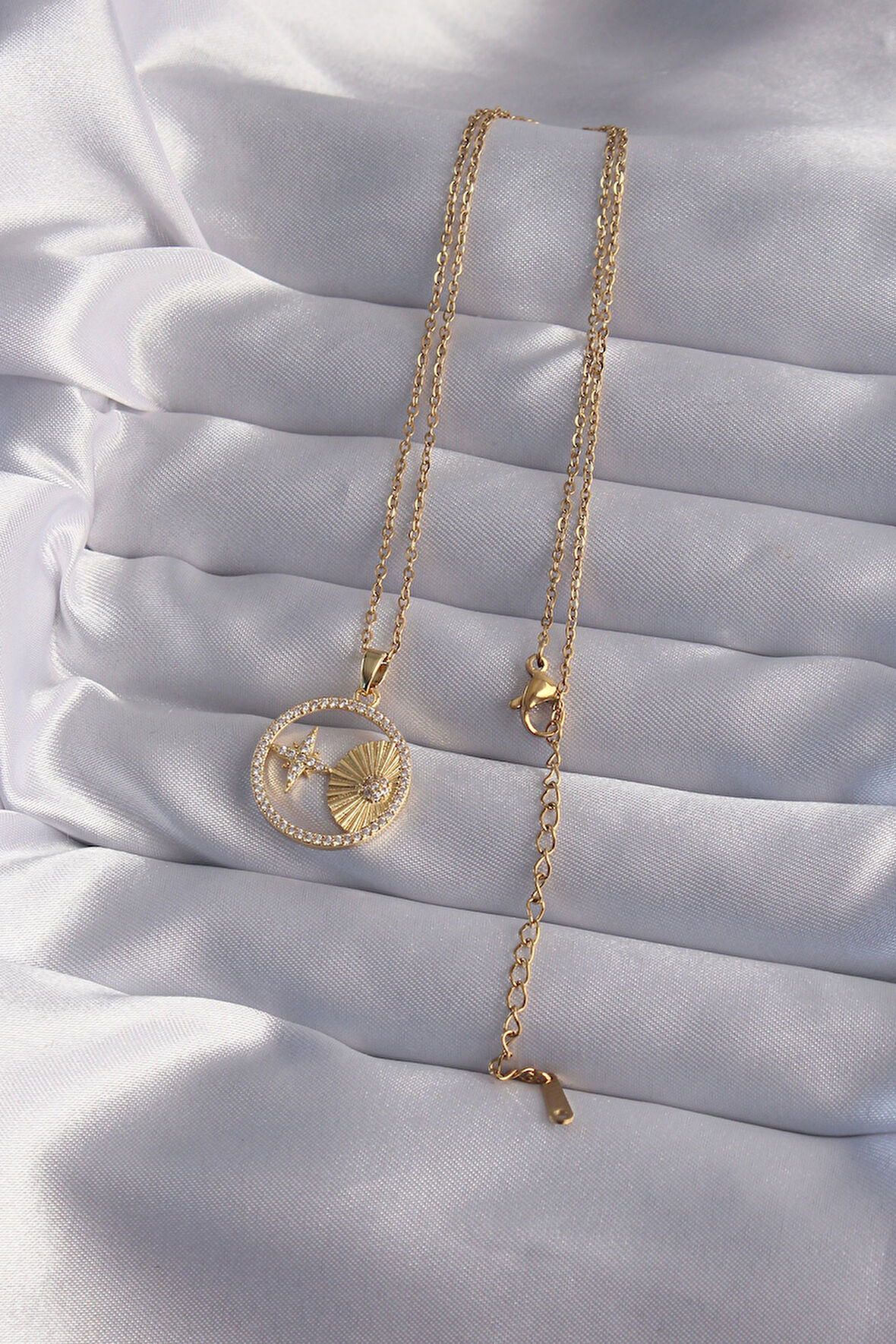 Zarif Kadın için Golden Çelik Zincir Zirkonlu Yıldız Oval Kolye