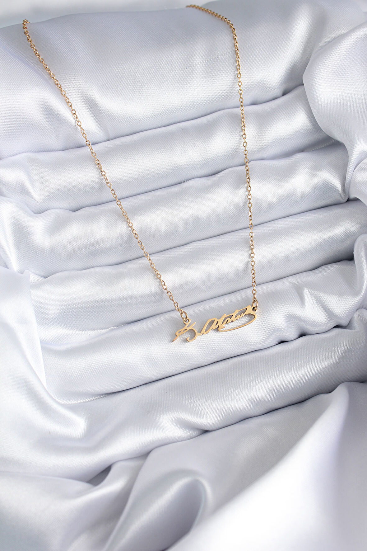 Zarif Kadın için Golden Çelik Zincir Ulu Önder İmza Kolye