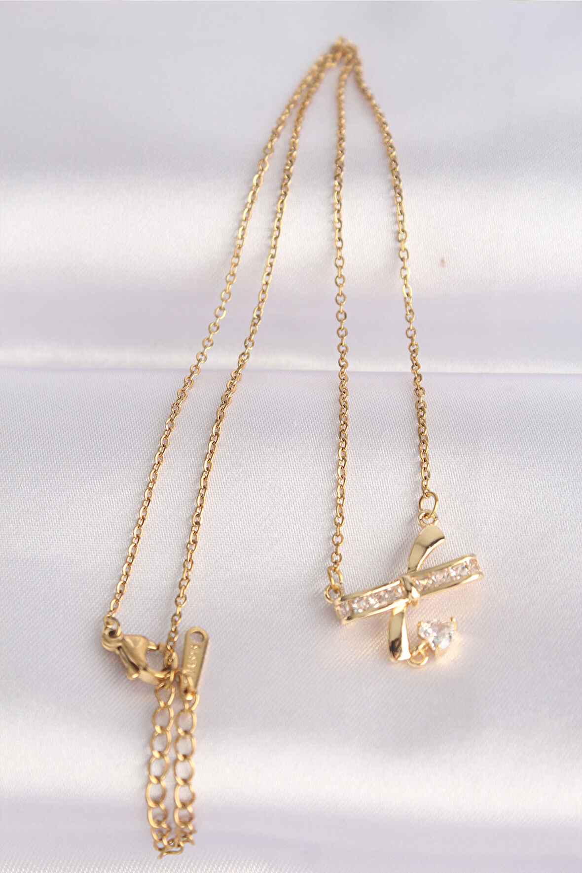 Zarif Kadın için Golden Çelik Zincir Zirkonlu Kalp Fiyonk Stil Kolye