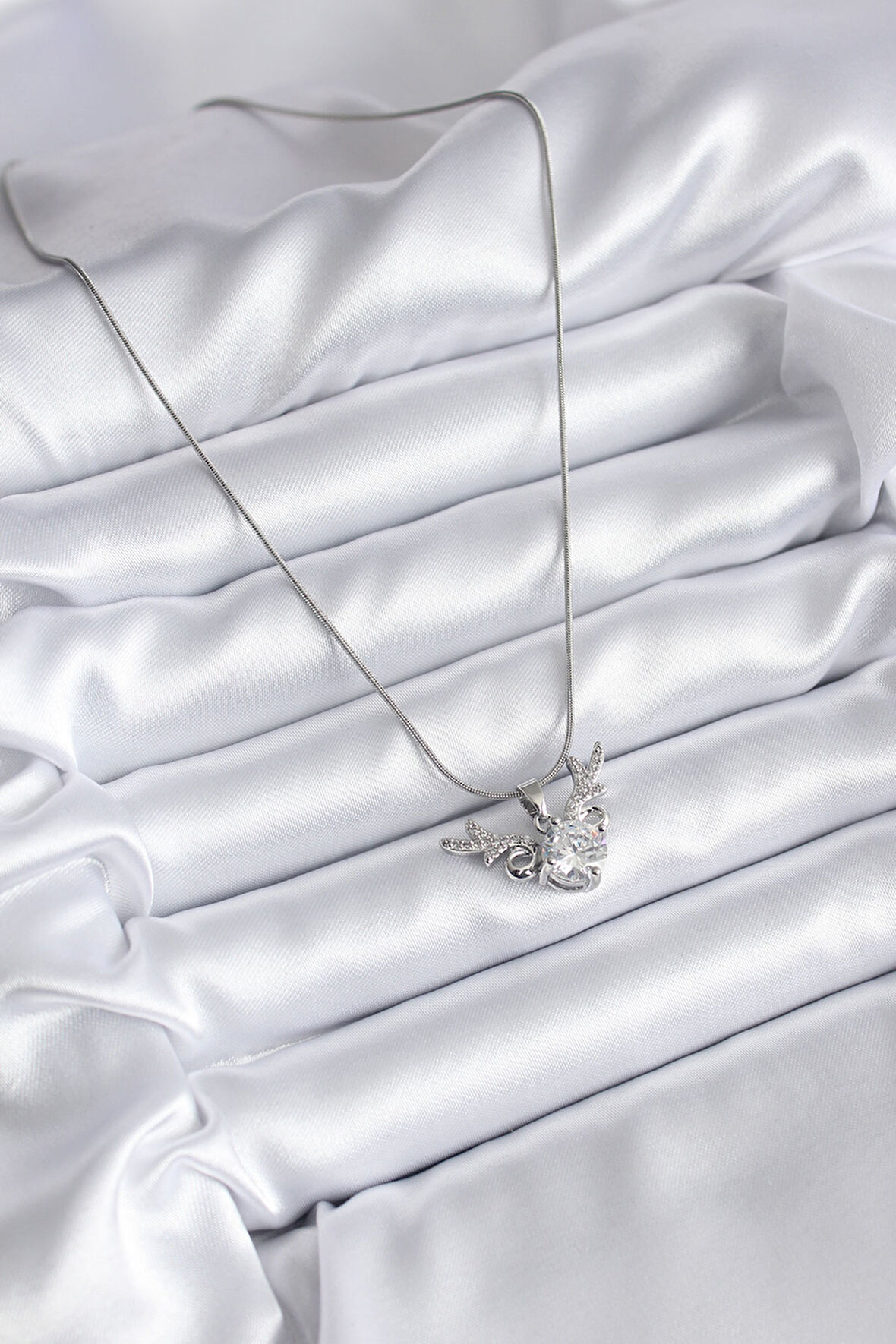 Zarif Kadın için Silver Çelik Zirkonlu Boynuz Kolye