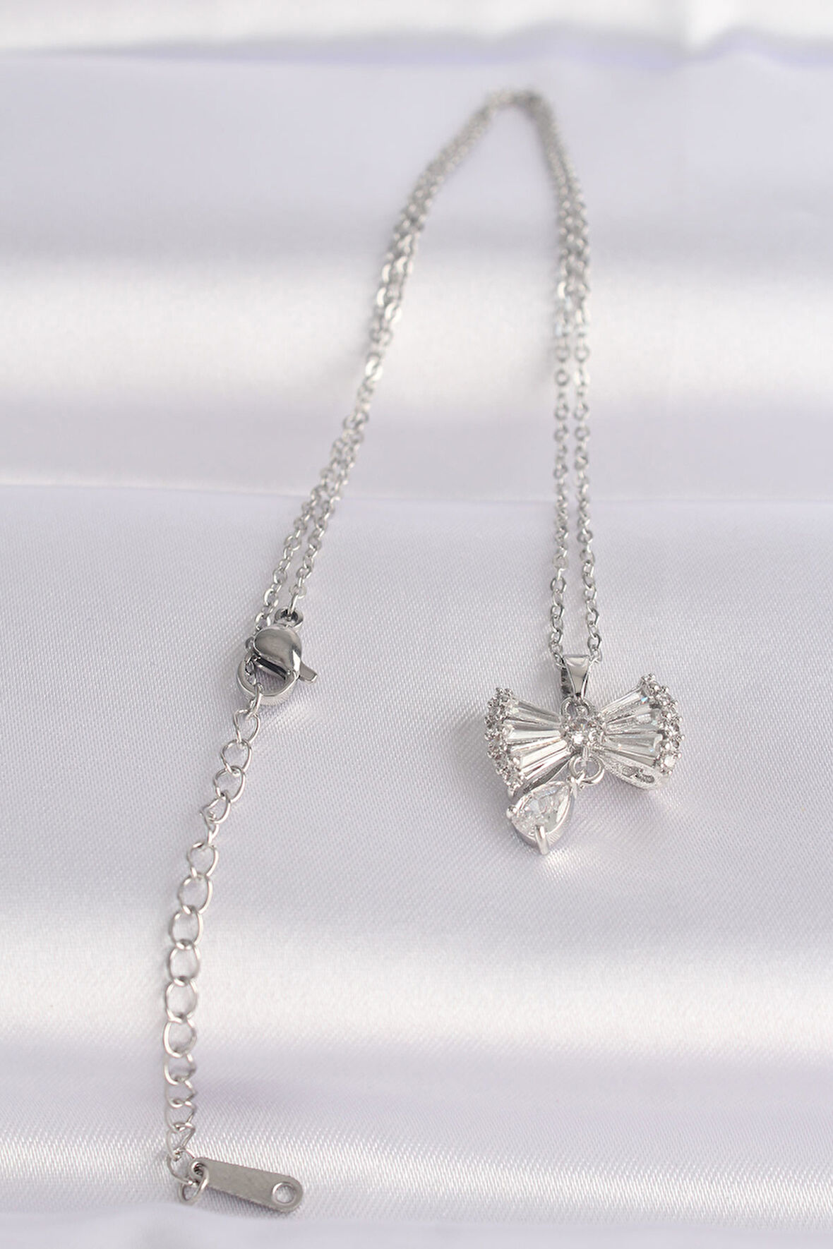 Zarif Kadın için Silver Çelik Zincir Zirkonlu Kalp Fiyonk Kolye