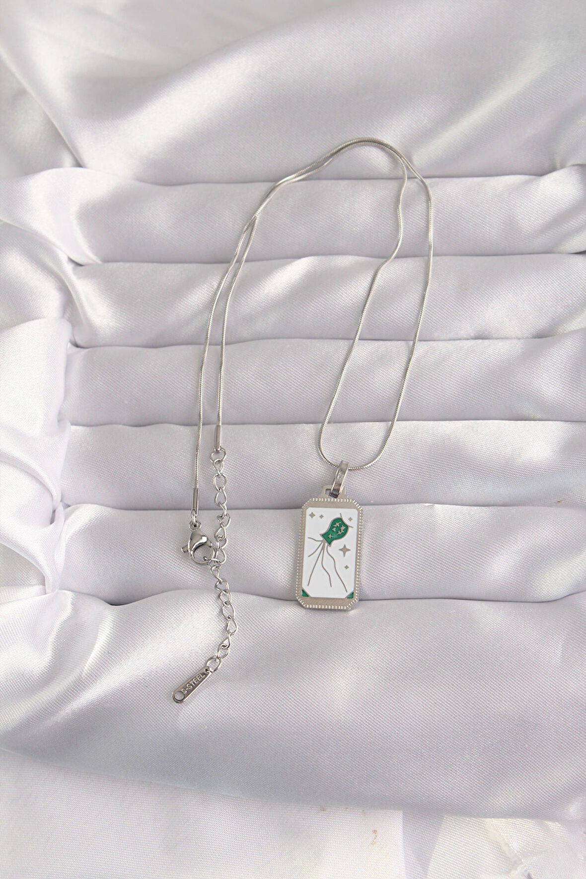 Zarif Kadın için Silver Çelik Beyaz Mineli Tarot Kolye