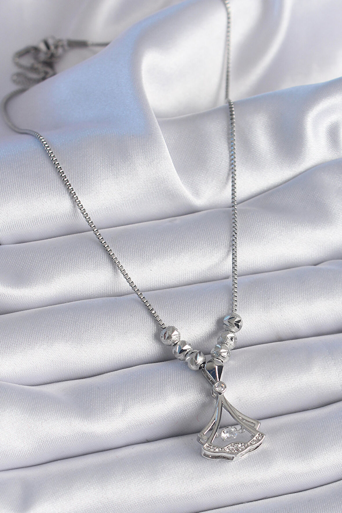 Zarif Kadın için Silver Çelik Zincir Gingko Yaprağı Zirkonlu Kolye