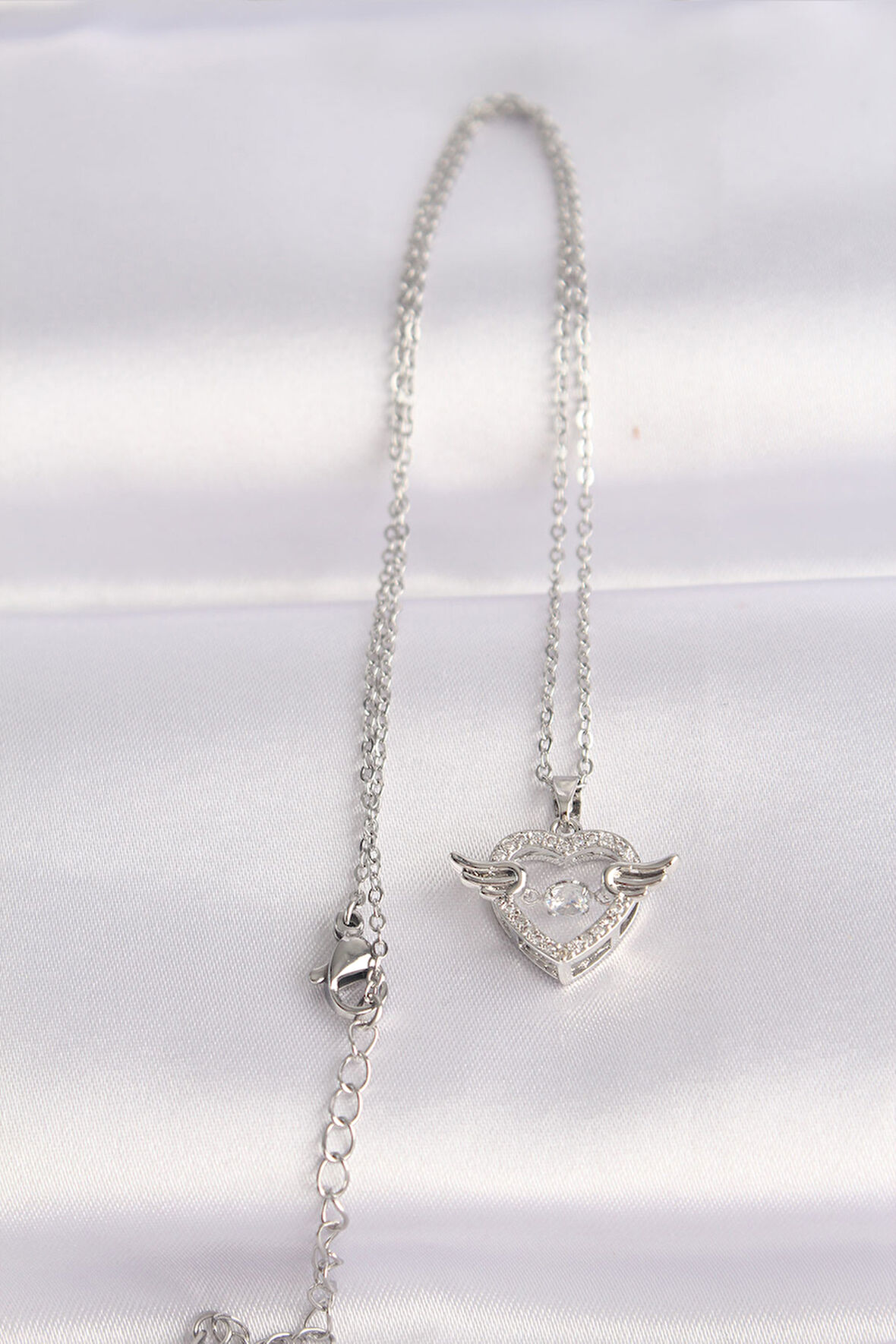 Zarif Kadın için Silver Çelik Zincir Zirkonlu Kanatlı Kalp Kolye
