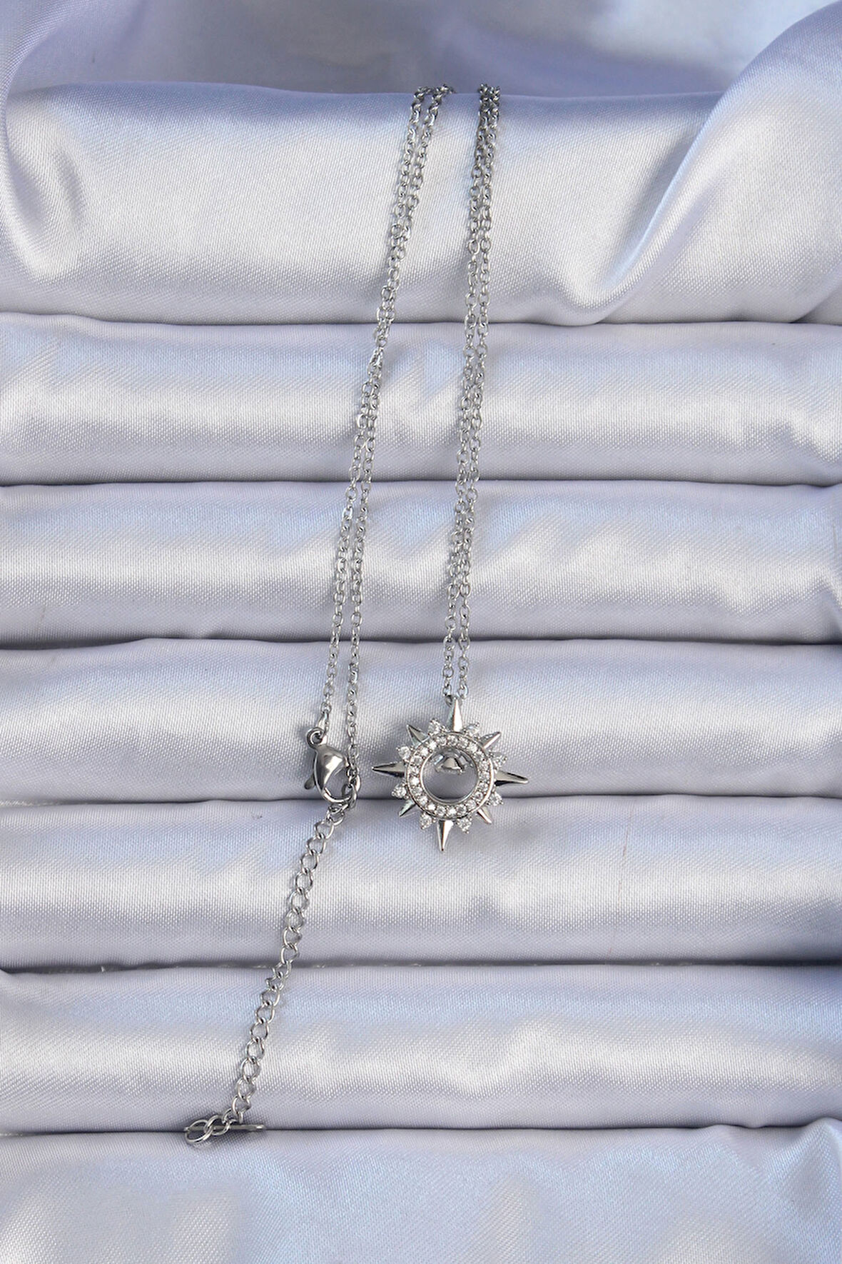 Zarif Kadın için Silver Çelik Zincir Zirkonlu Parlayan Yıldız Kolye