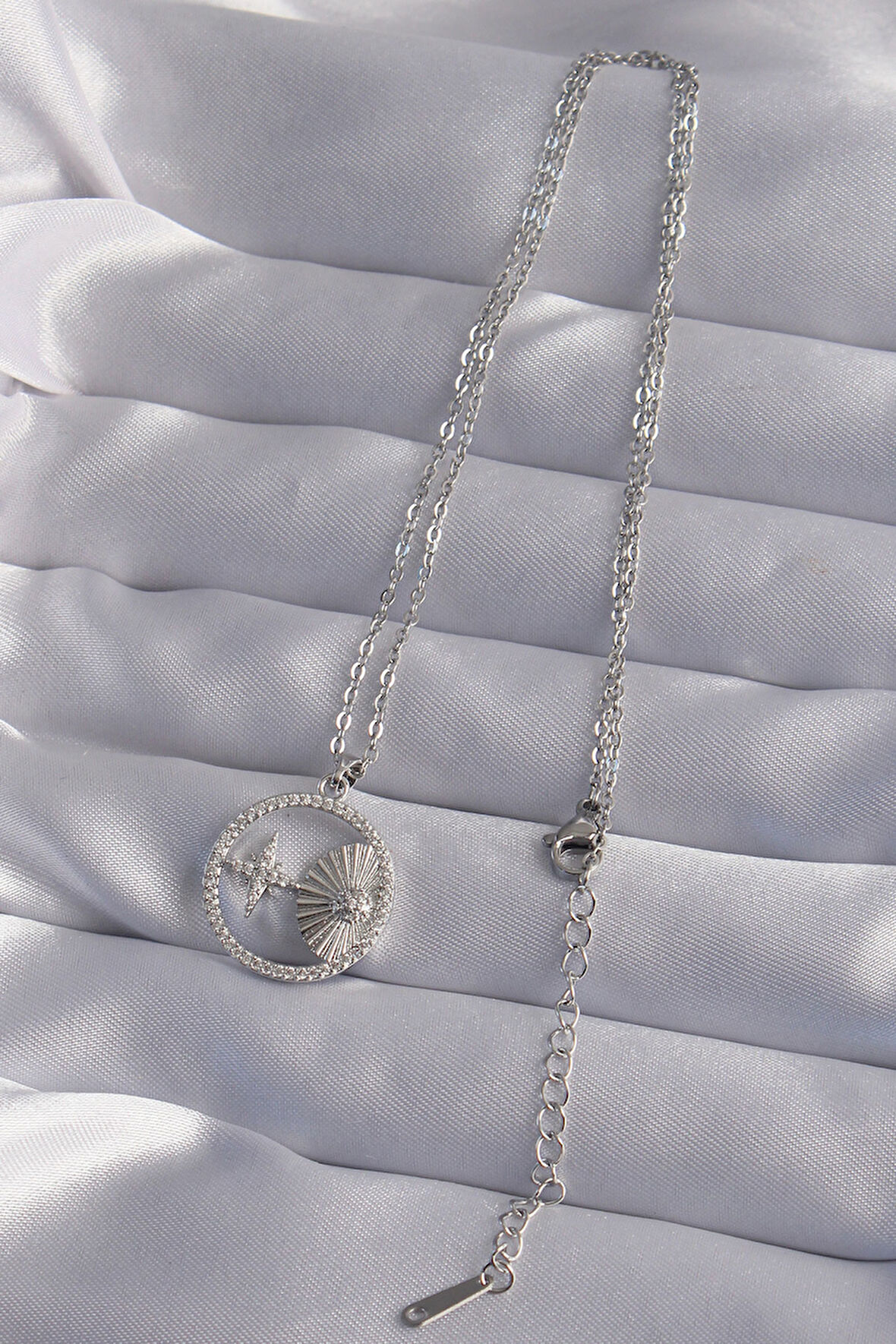 Zarif Kadın için Silver Çelik Zincir Zirkonlu Yıldız Oval Kolye