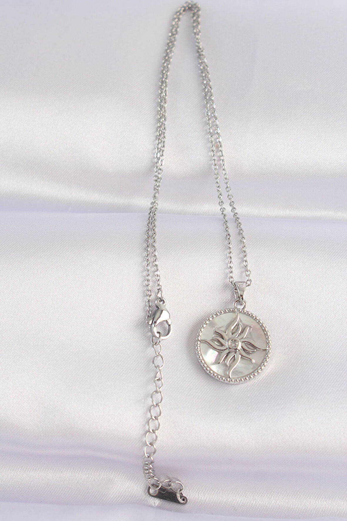 Zarif Kadın için Silver Çelik Zincir Oval Stil Güneş Kolye