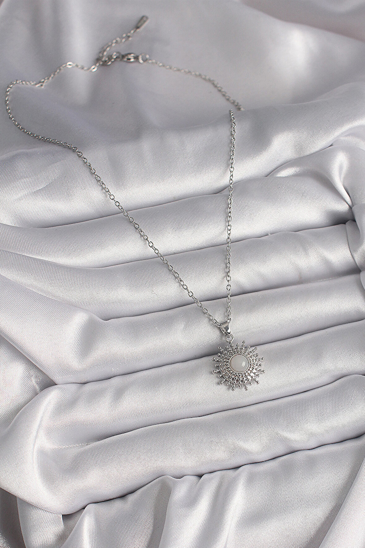 Zarif Kadın için Silver Çelik Zincir Beyaz Mineli Güneş Kolye