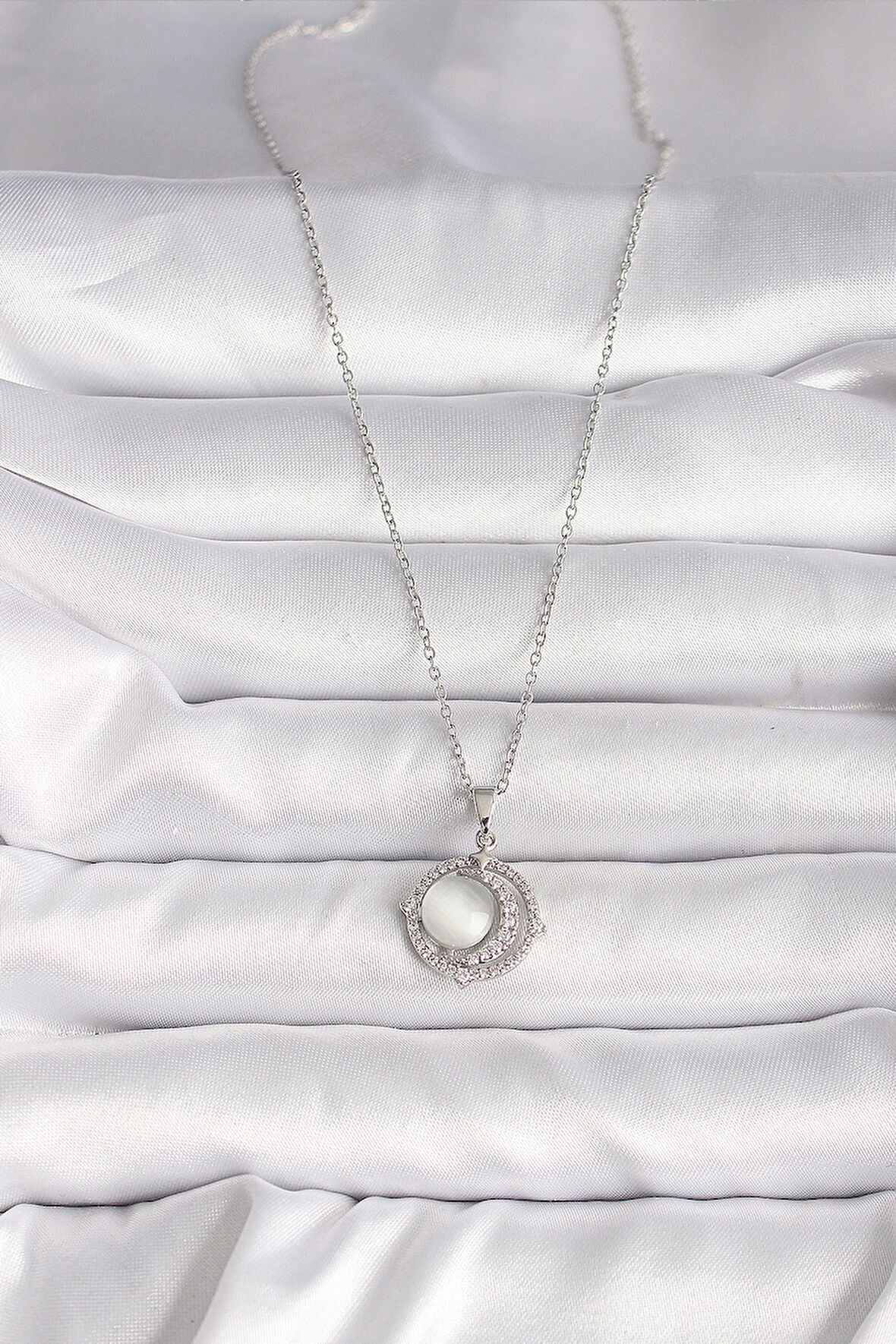 Zarif Kadın için Silver Çelik Zirkonlu Beyaz Sedefli Hilal Kolye