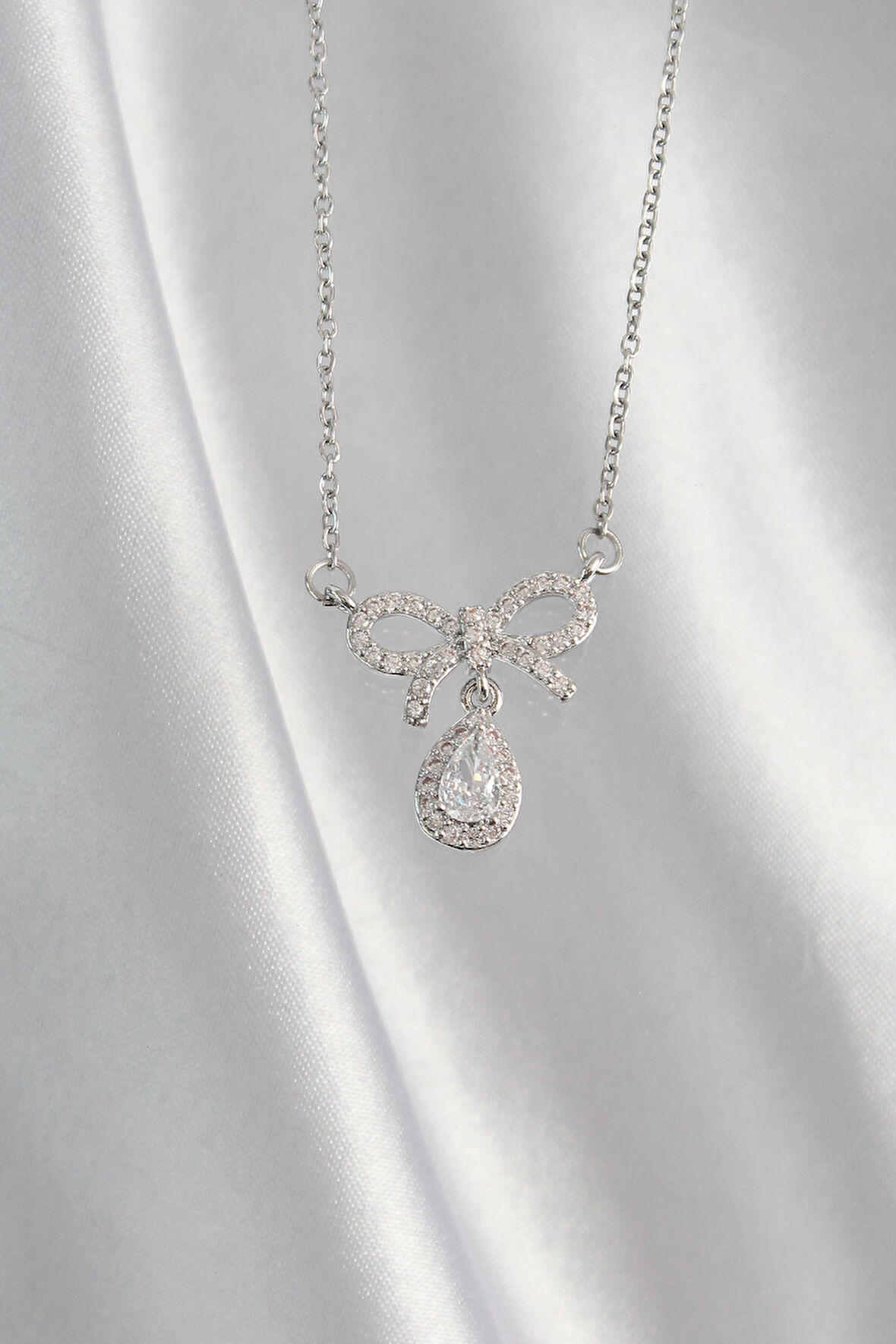 Zarif Kadın için Silver Çelik Zirkonlu Fiyonk Damla Kolye