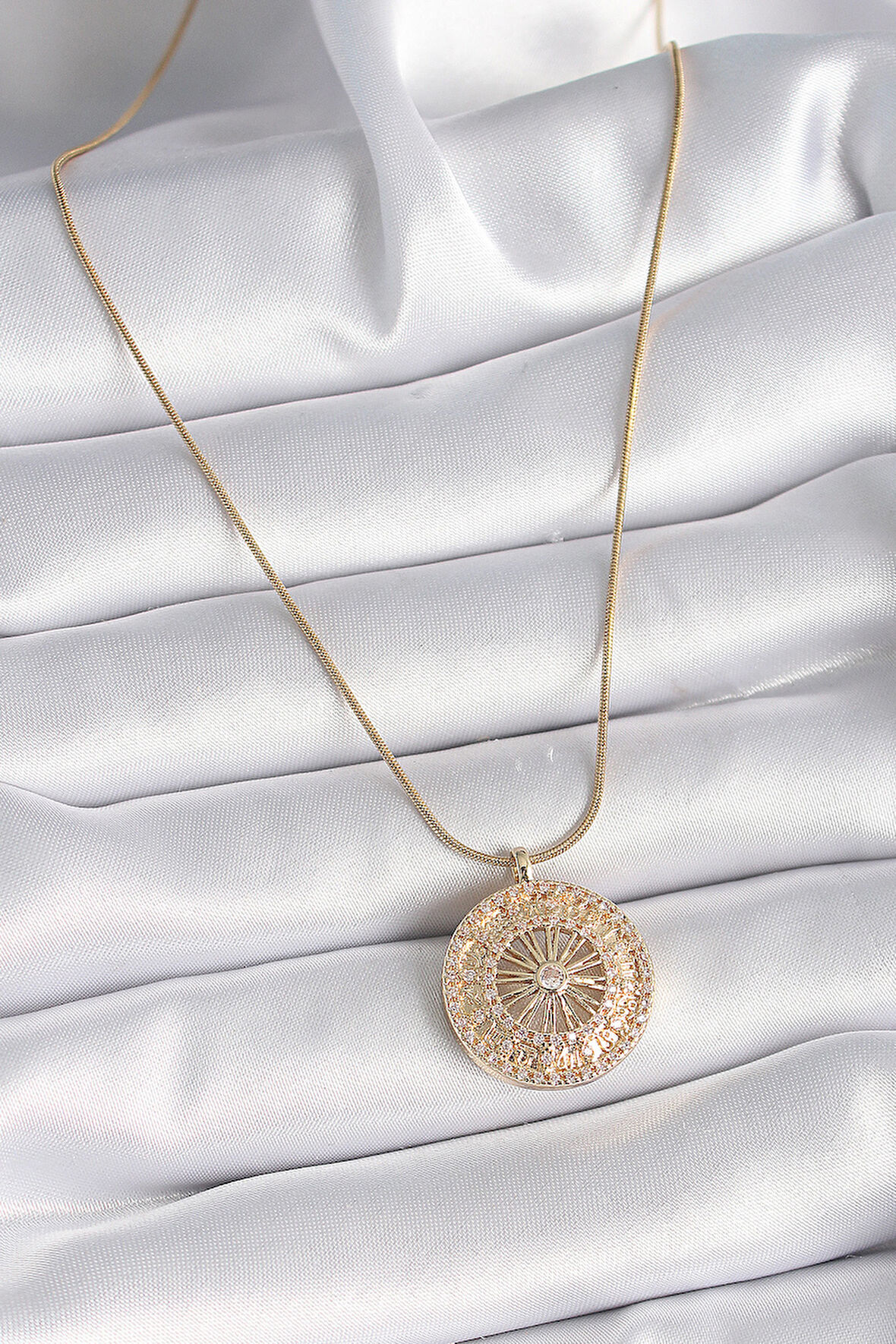 Zarif Kadın için Golden Çelik Zirkonlu 12 Burç Madalyon Kolye