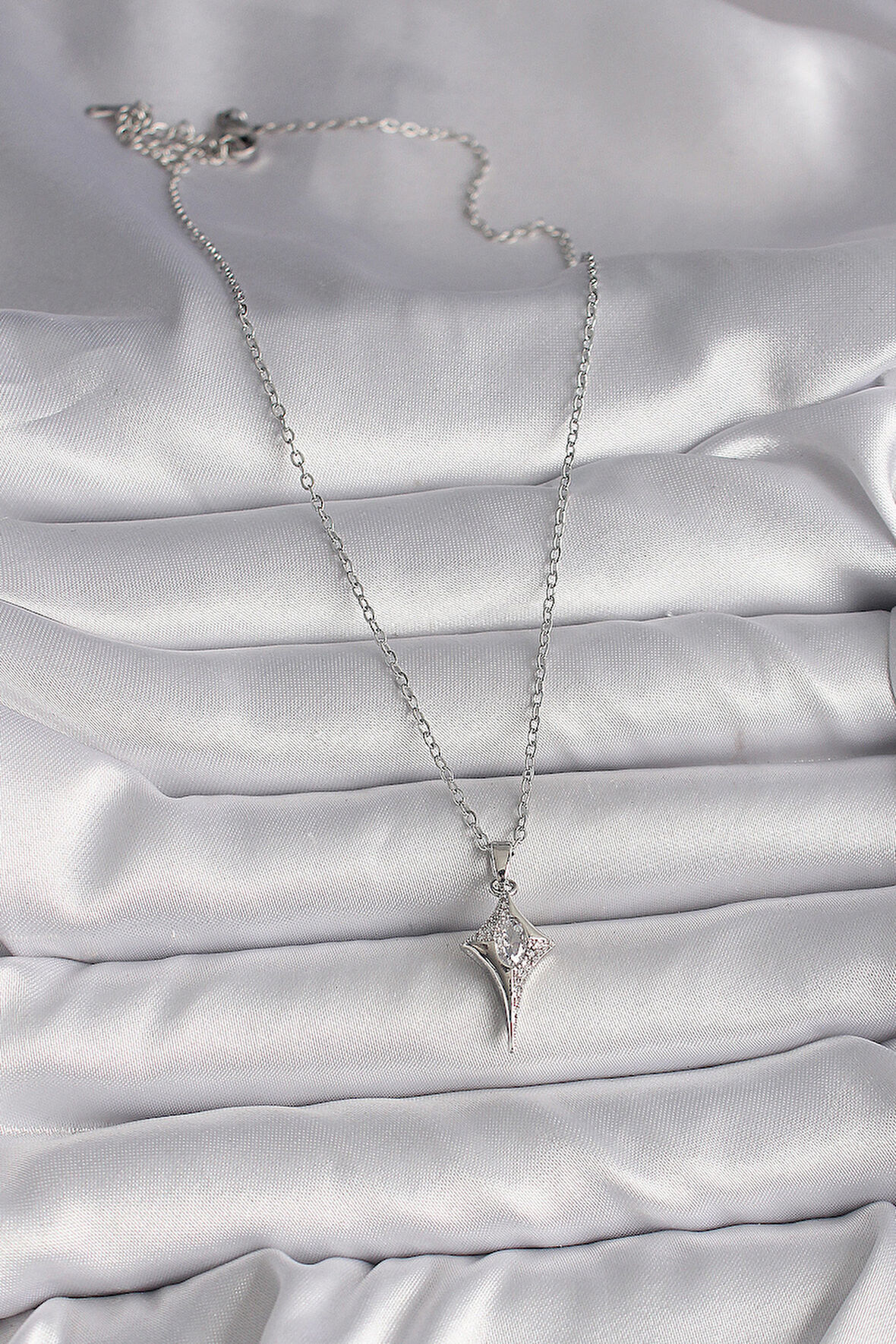 Zarif Kadın için Silver Çelik Zincir Zirkon Kutup Yıldız Kolye