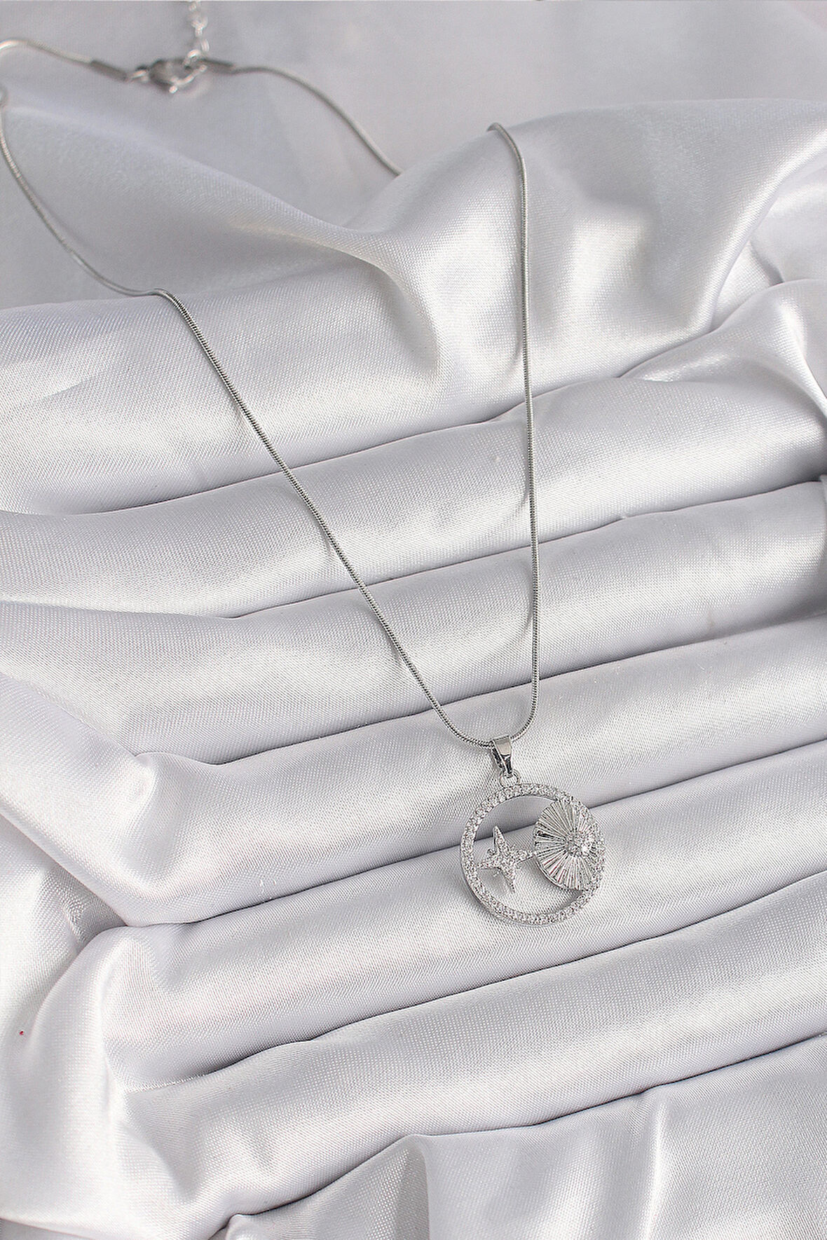 Zarif Kadın için Silver Çelik Zincir Zirkonlu Yıldız Madalyon Kolye