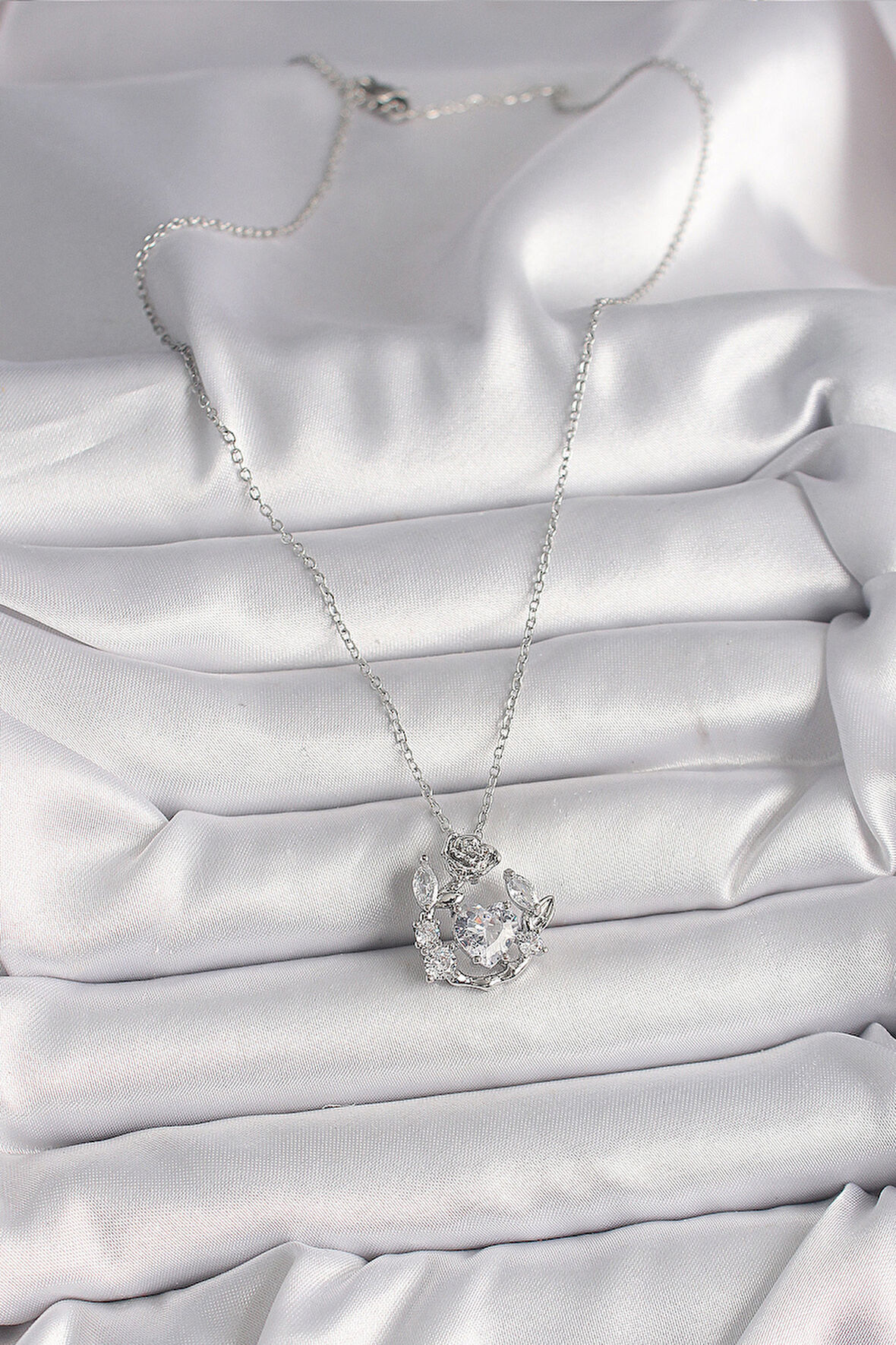 Zarif Kadın için Silver Çelik Zincir Zirkonlu Kalp Tip Gül Stil Kolye