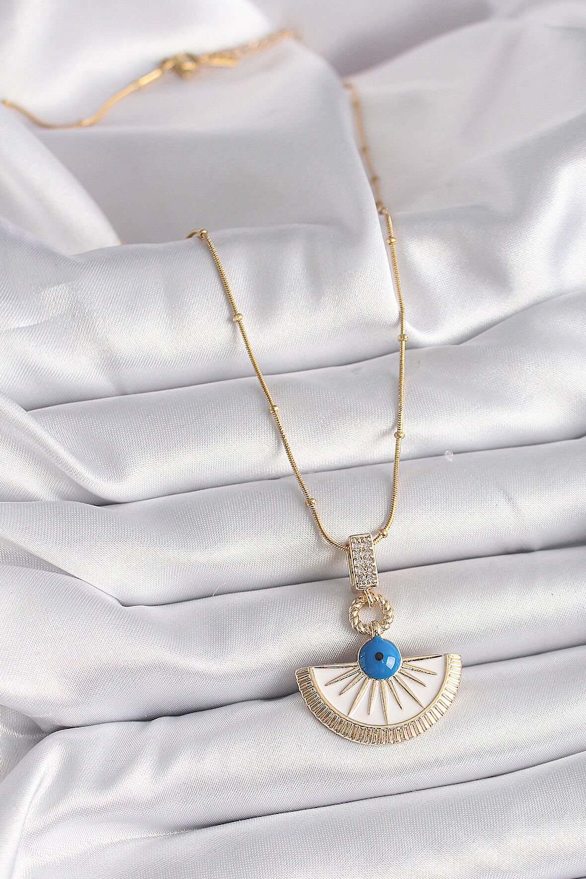 Zarif Kadın için Golden Çelik Zincir Zirkonlu Nazarlıklı Göz Kolye