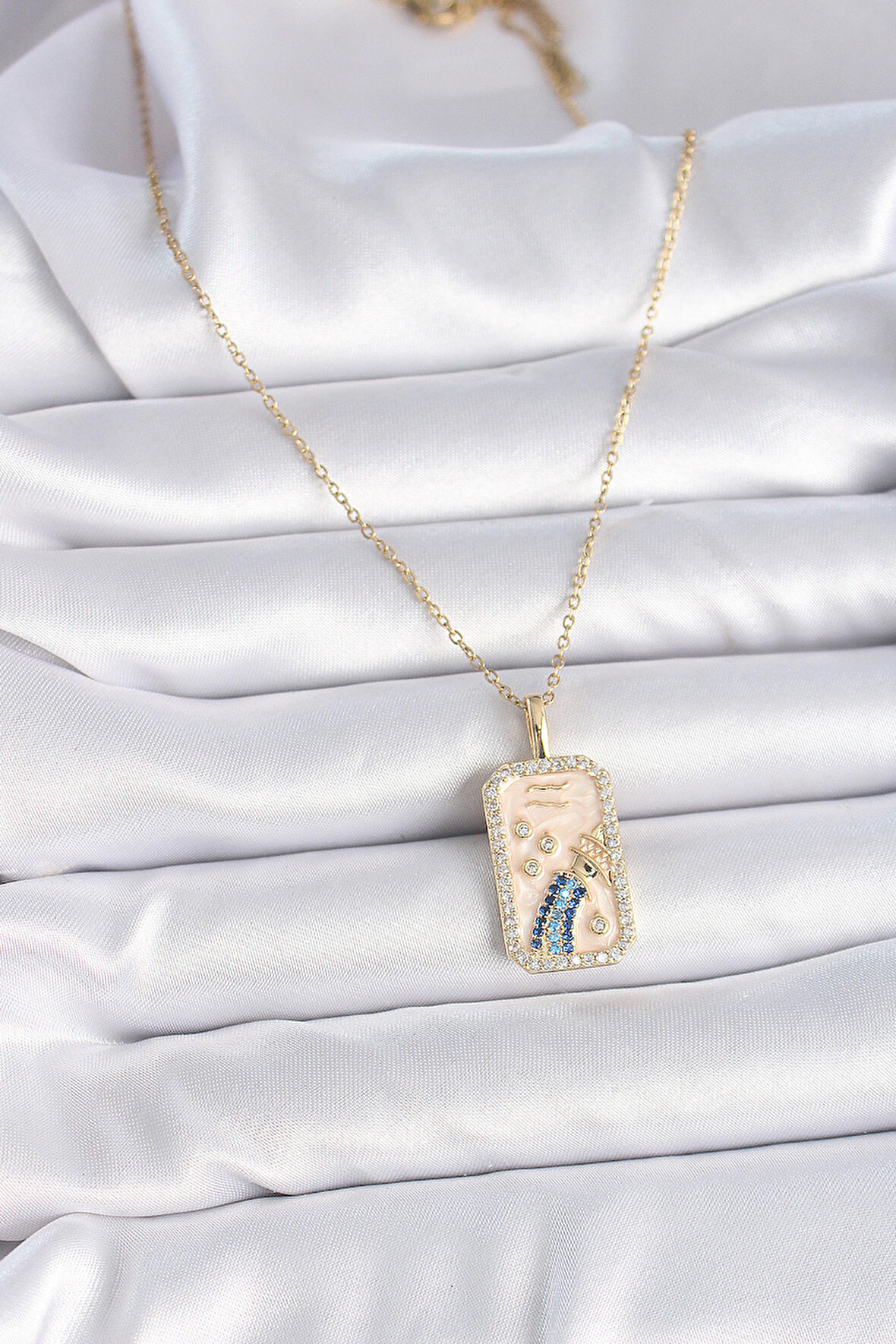 Zarif Kadın için Golden Çelik Zincir Kova Burcu Zirkonlu Kolye