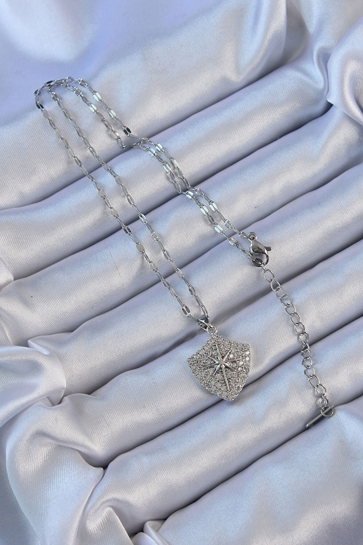 Zarif Kadın için Silver Çelik Zincir Zirkonlu Kutupyıldız Tarz Kolye