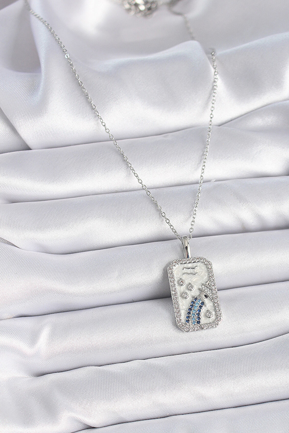 Zarif Kadın için Silver Çelik Zincir Kova Burcu Zirkonlu Kolye