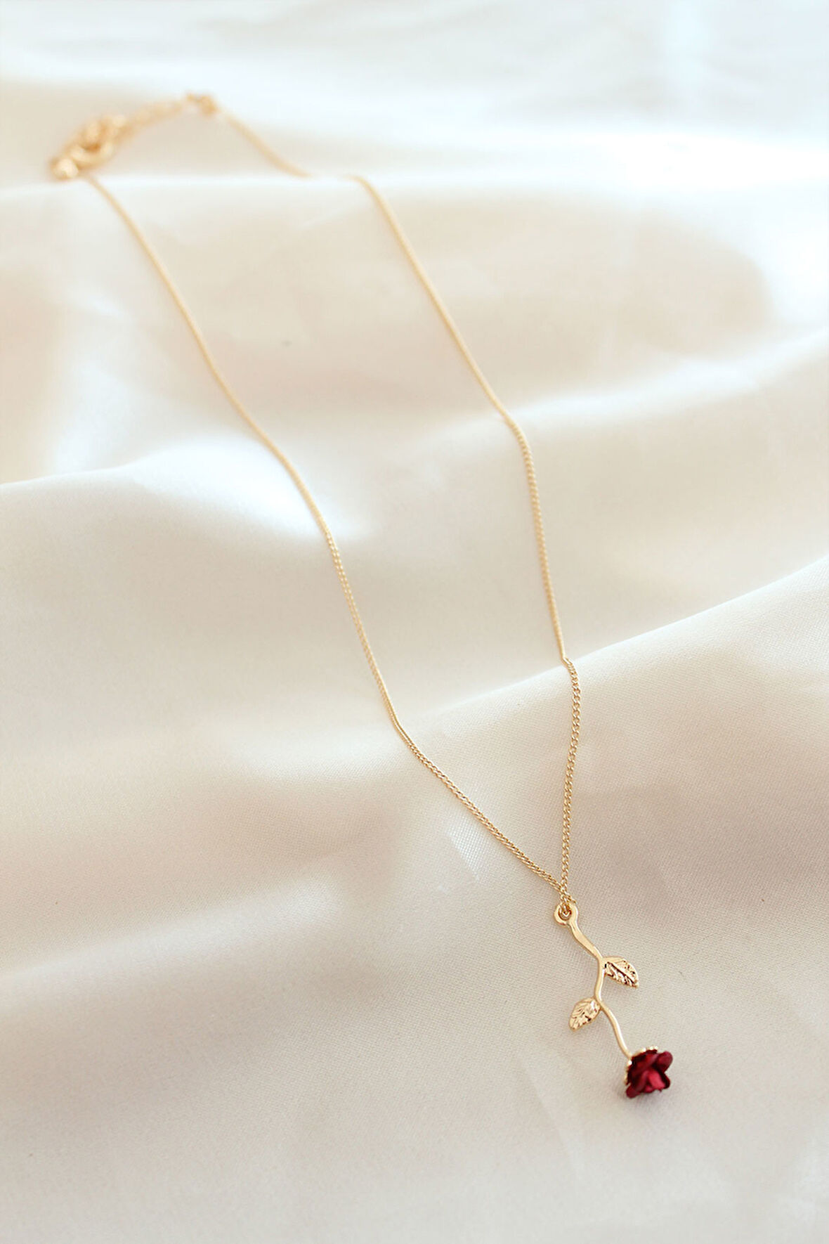 Zarif Kadın için Kırmızı Gül Stil Kolye