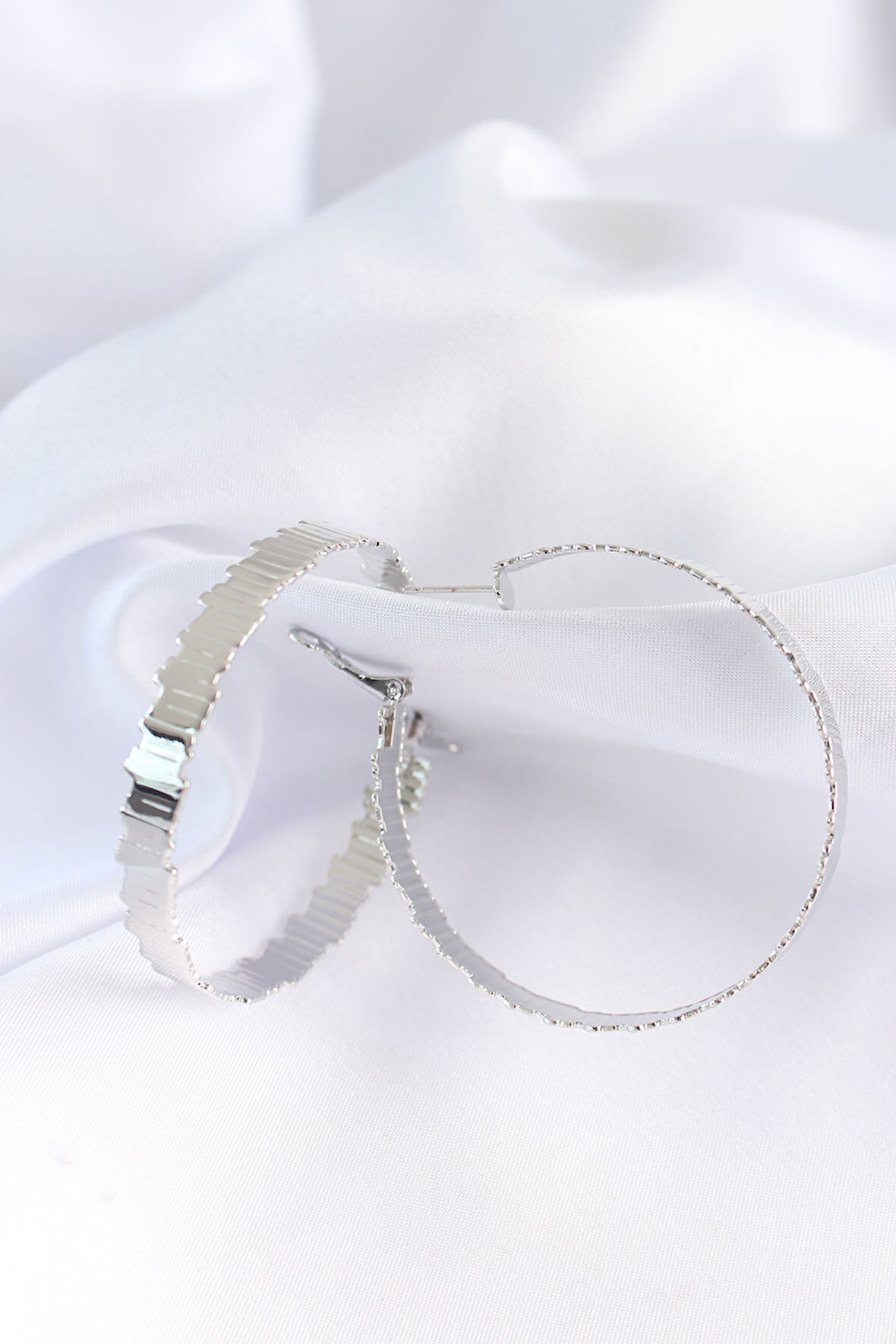 Zarif Kadın için Silver Pirinç Tırtıklı Halka Küpe