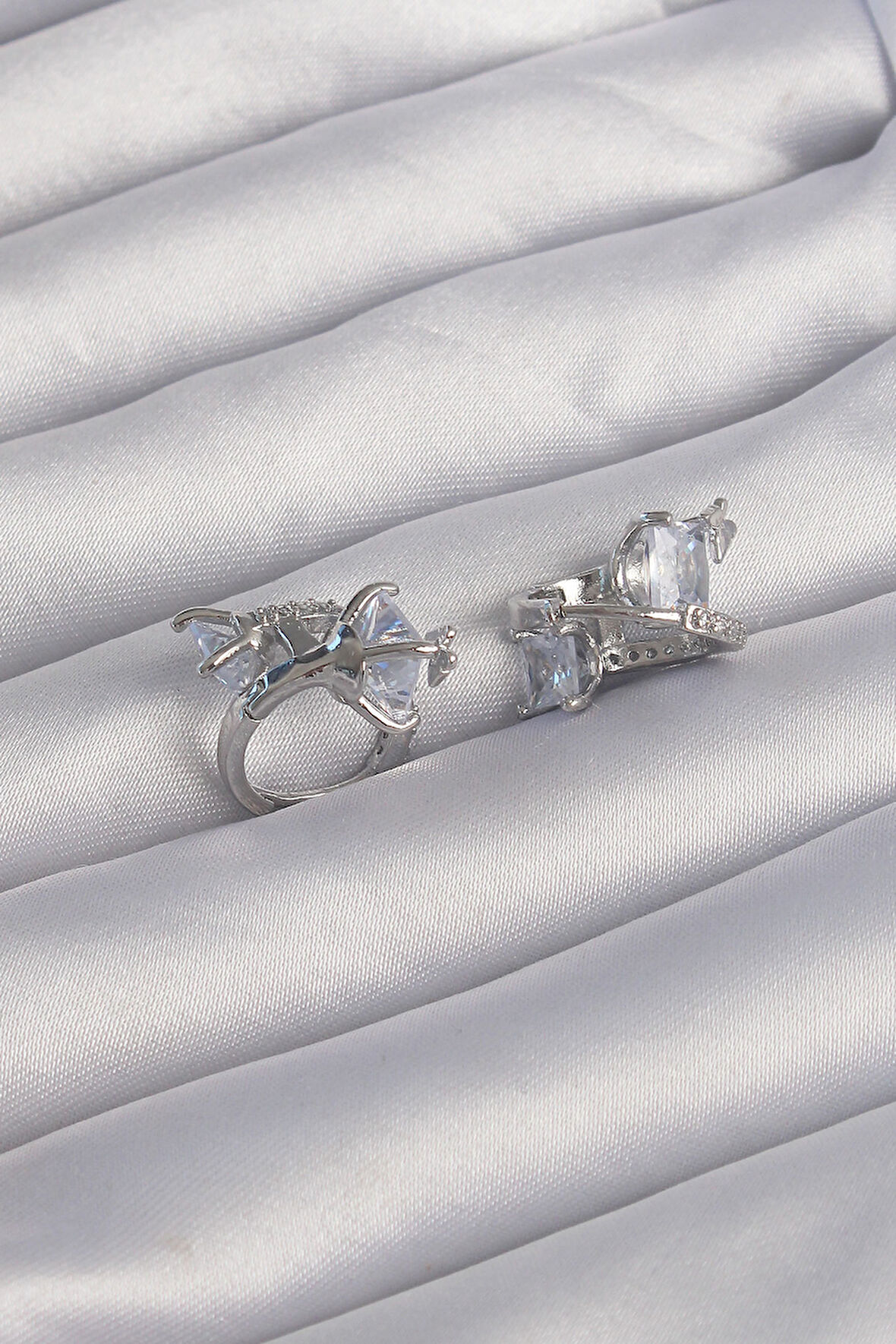 Zarif Kadın için Silver Pirinç İri Zirkon Kıvrım Mini Kelebek Halka Küpe