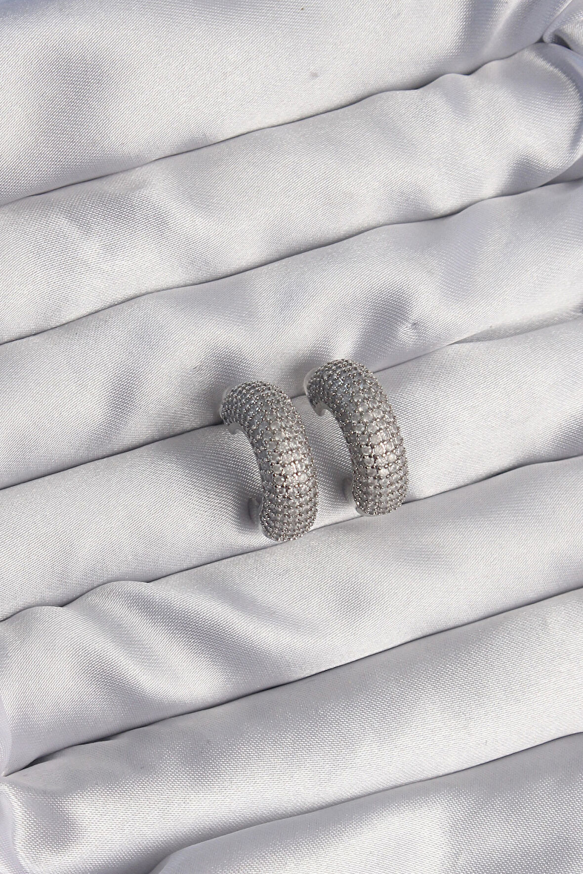 Zarif Kadın için Silver Pirinç Zirkonlu Yarım Halka Küpe