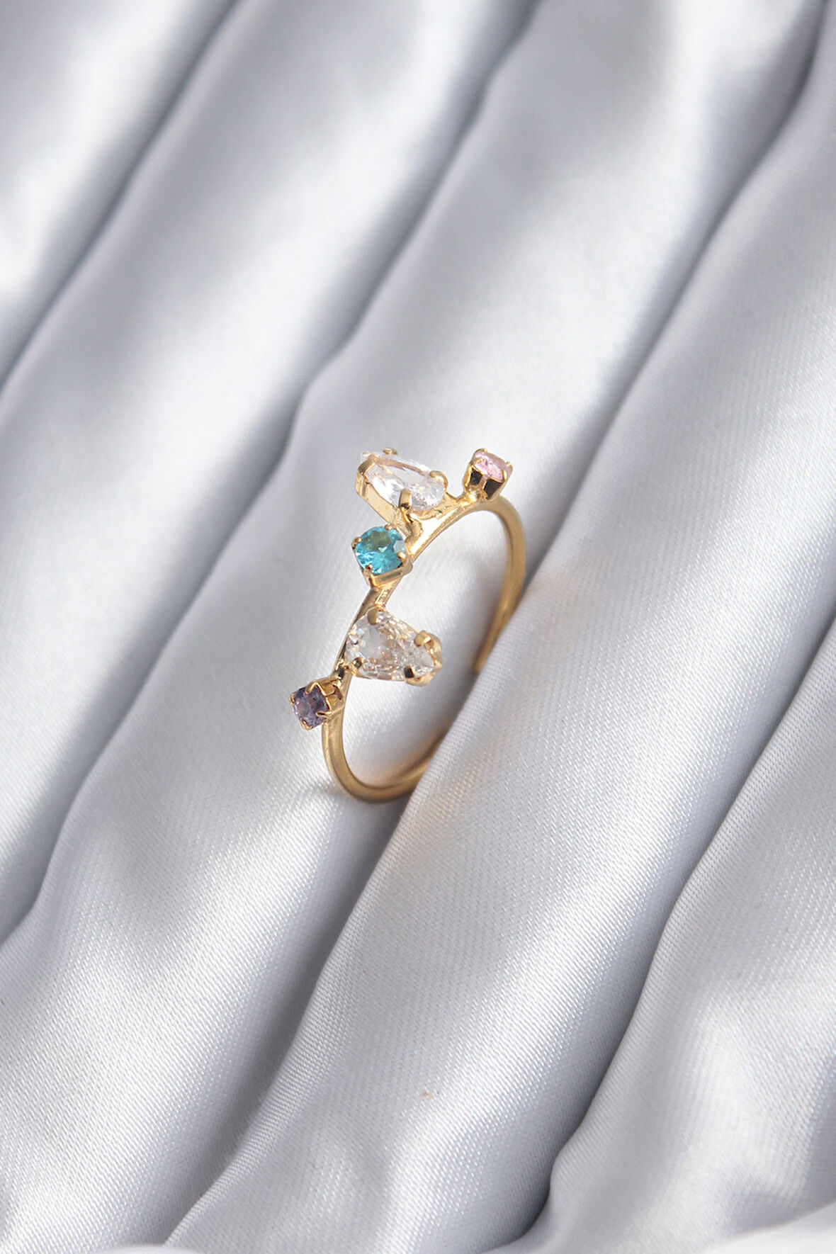 Zarif Kadın için Golden Zirkonlu Stil Yüzük