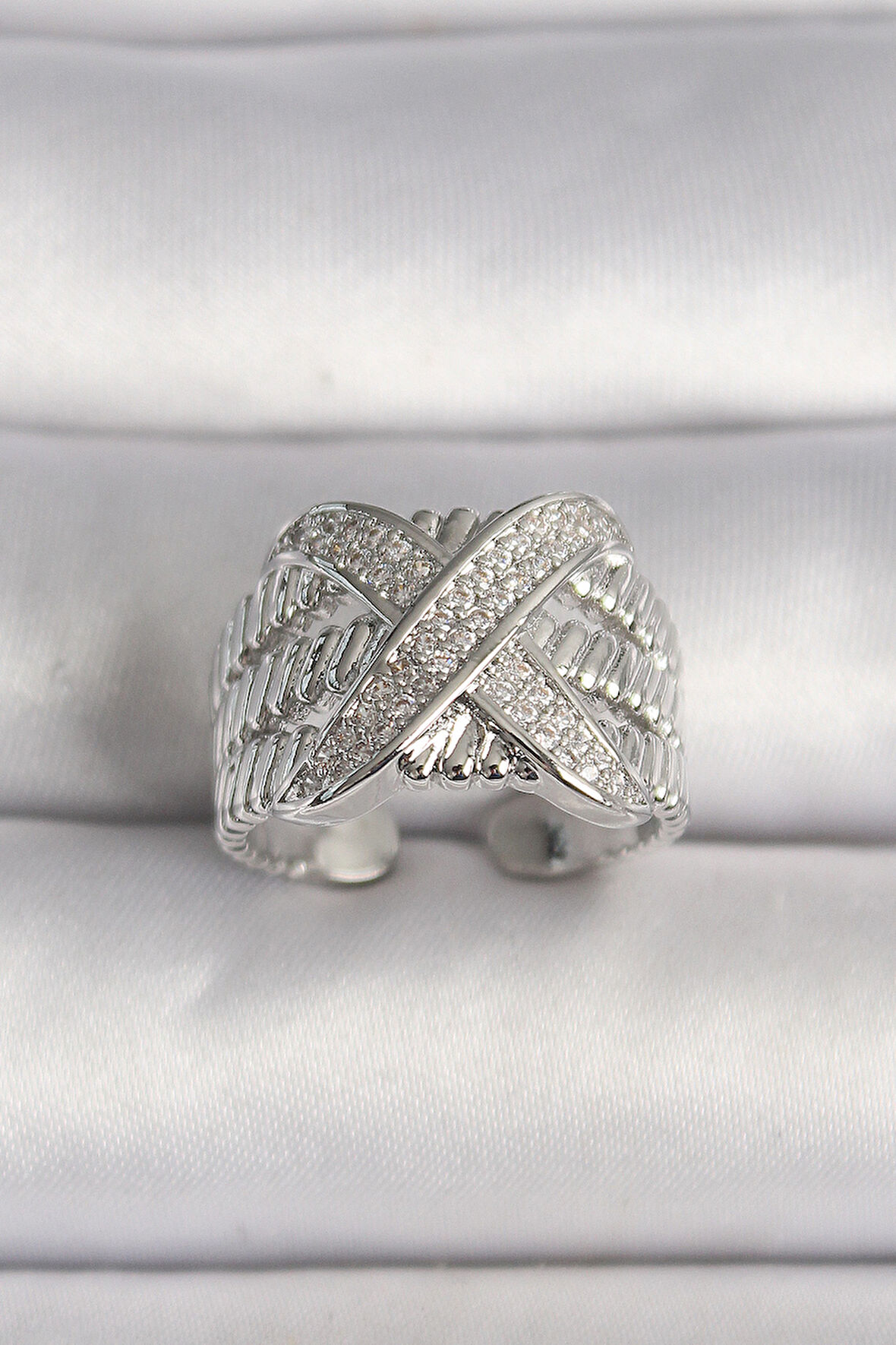 Zarif Kadın için Silver Pirinç Ayarlı Zirkonlu X Yüzük