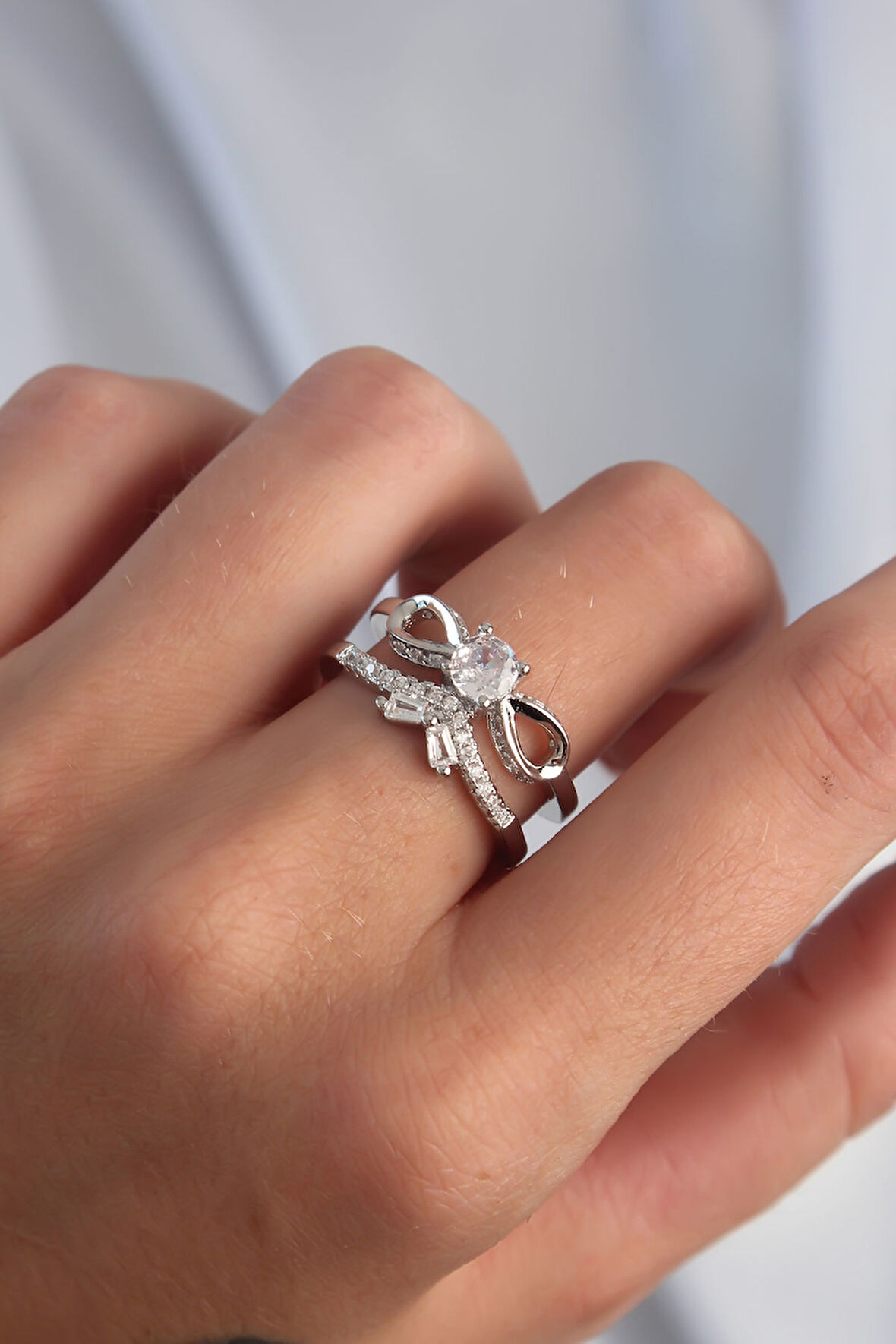 Zarif Kadın için Silver Pirinç Ayarlı Zirkonlu Çift Görüm Fiyonk Yüzük