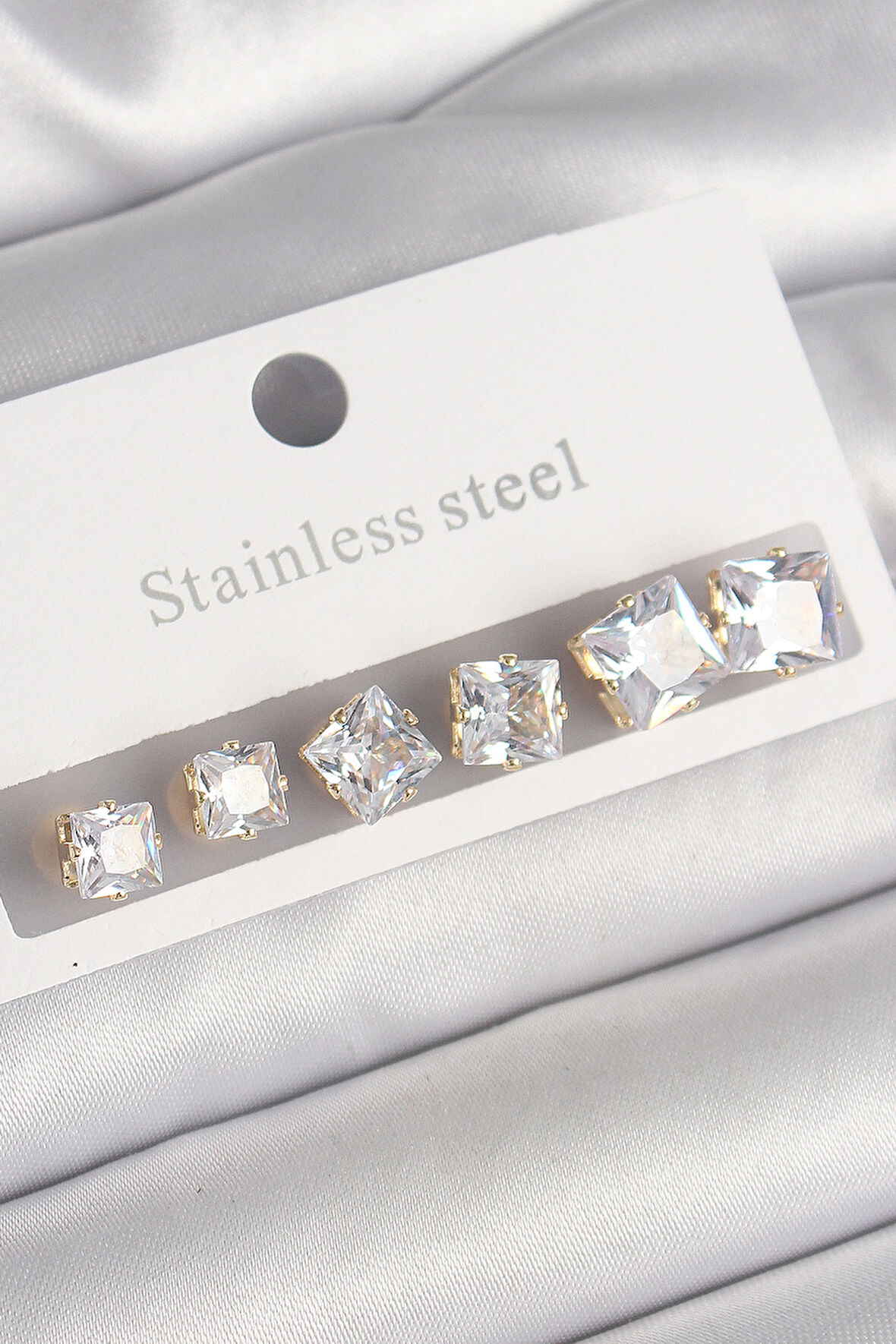 Zarif Kadın için Golden Çelik Kare Zirkon Biçimli Küpe Seti