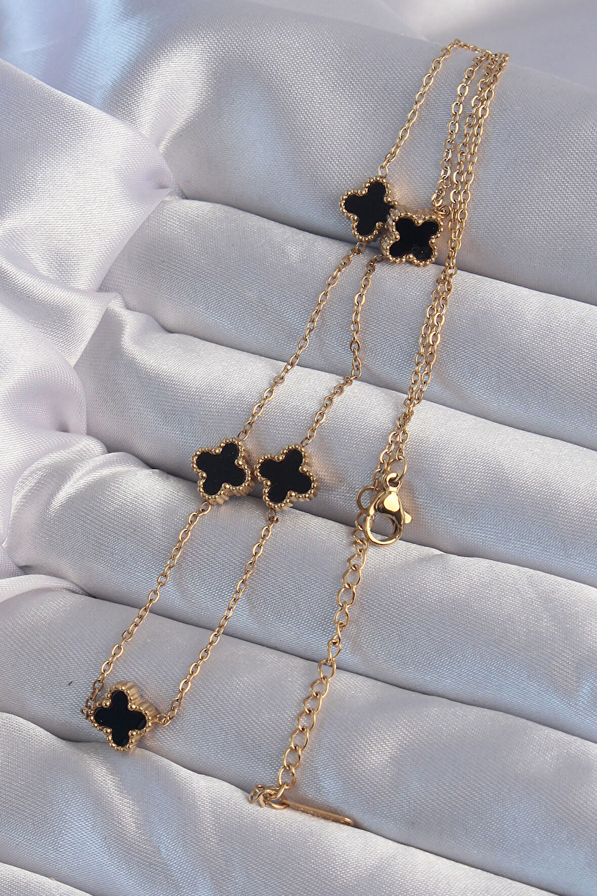 Zarif Kadın için Golden Çelik Mini Siyah Mineli Yonca Kolye