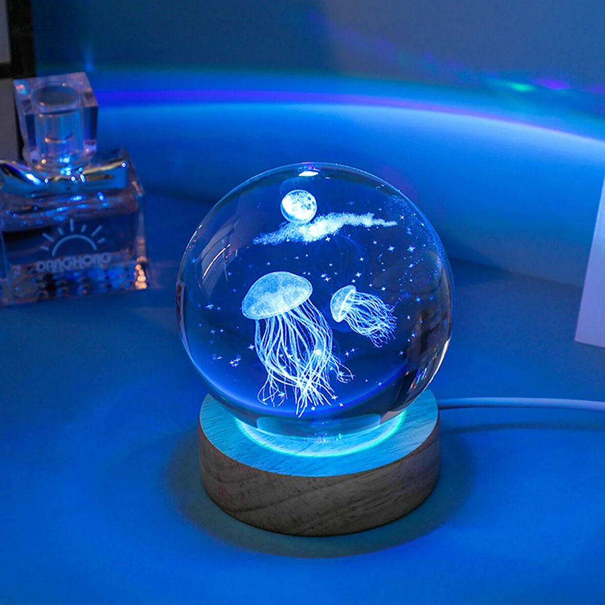 Büro Ev Ofis Hediyesi için 6CM Deniz Anası RGB Renk Değiştirir Ahşap Standlı Işıklı Cam Küre