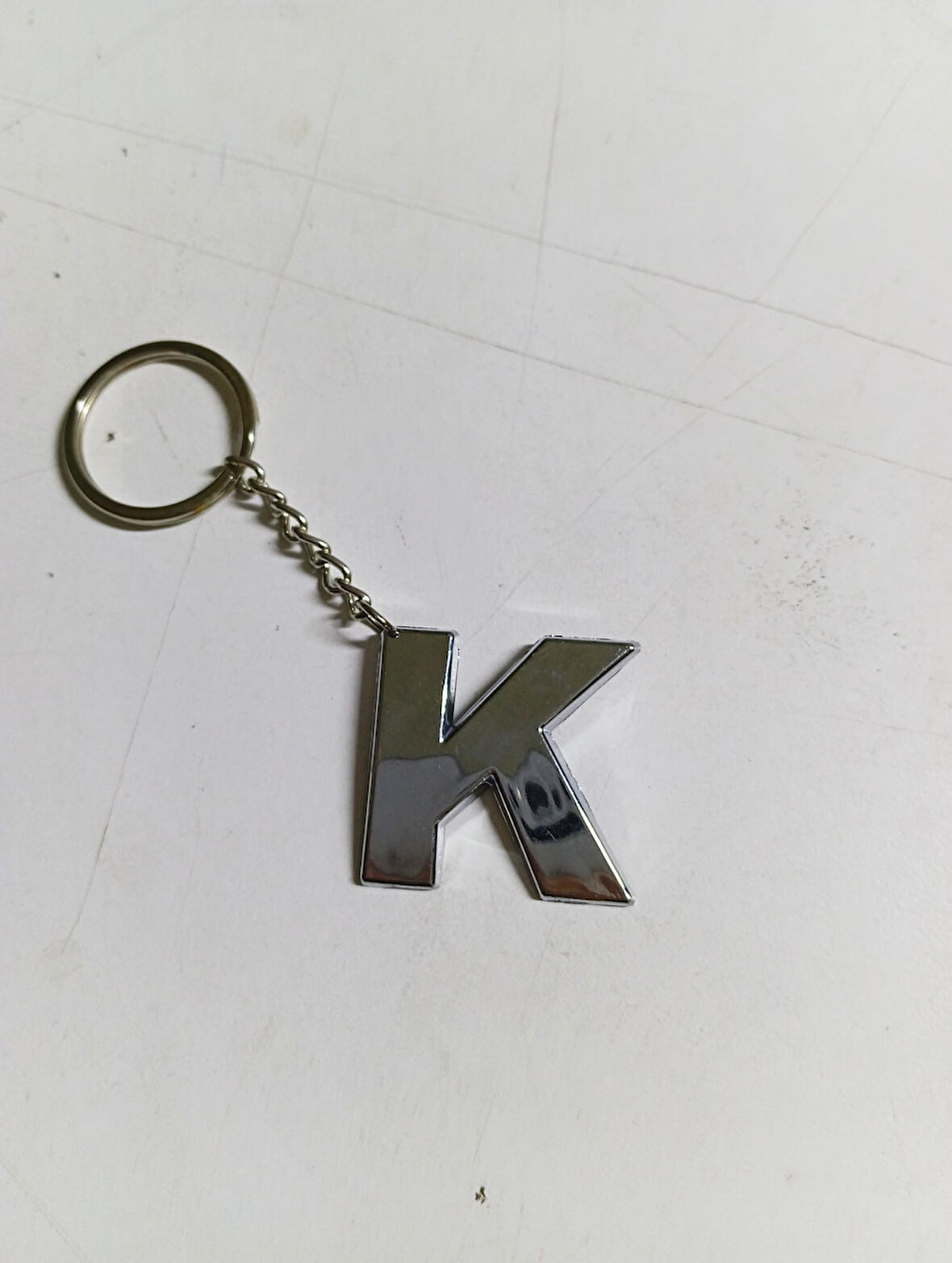 Büro Ev Ofis Hediyesi için K-HARF Plastik Krom Kaplama Plastik Çanta Süsü Anahtarlık