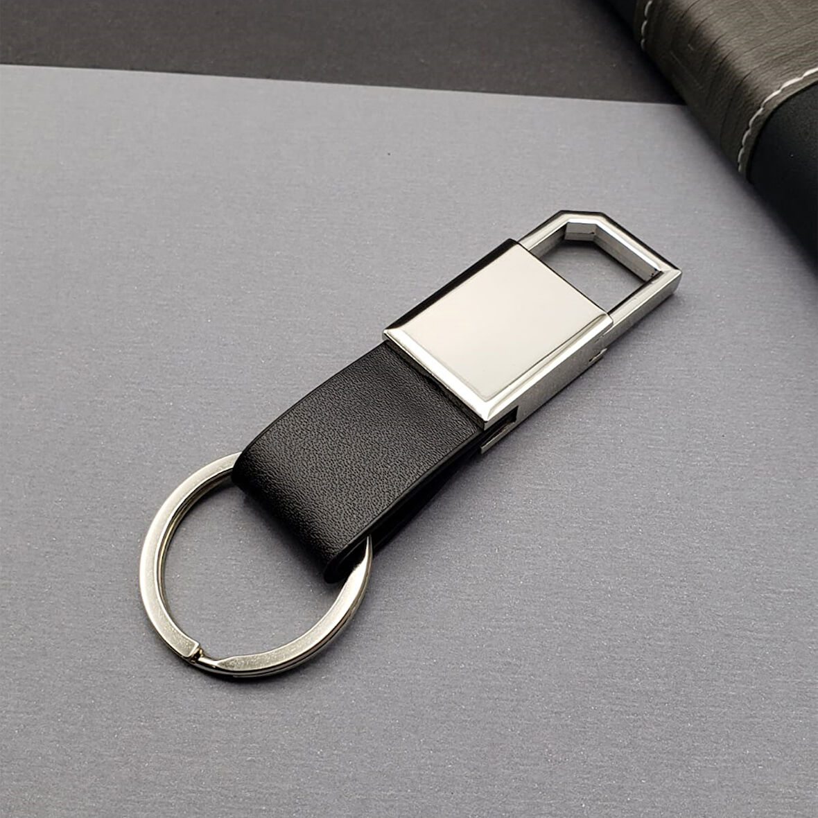 Büro Ev Ofis Hediyesi için Metal Yapım Siyah Silver Tasarımlı Anahtarlık