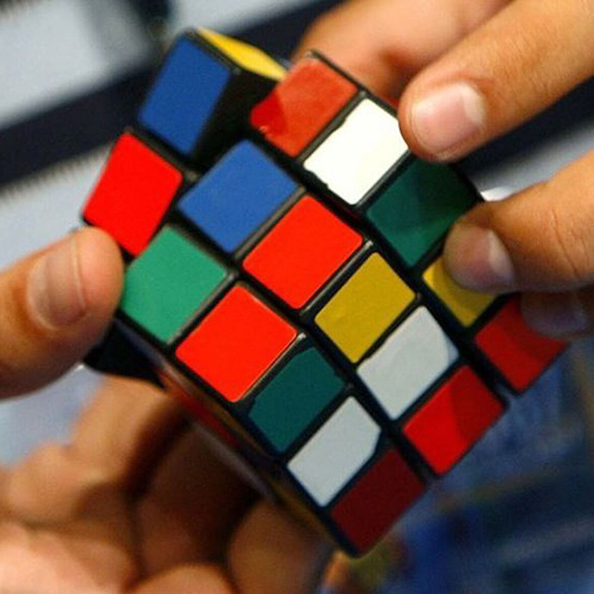 Büro Ev Ofis Hediyesi için Nostaljik Zeka Küpü Mini Rubik Tasarımlı Anahtarlık