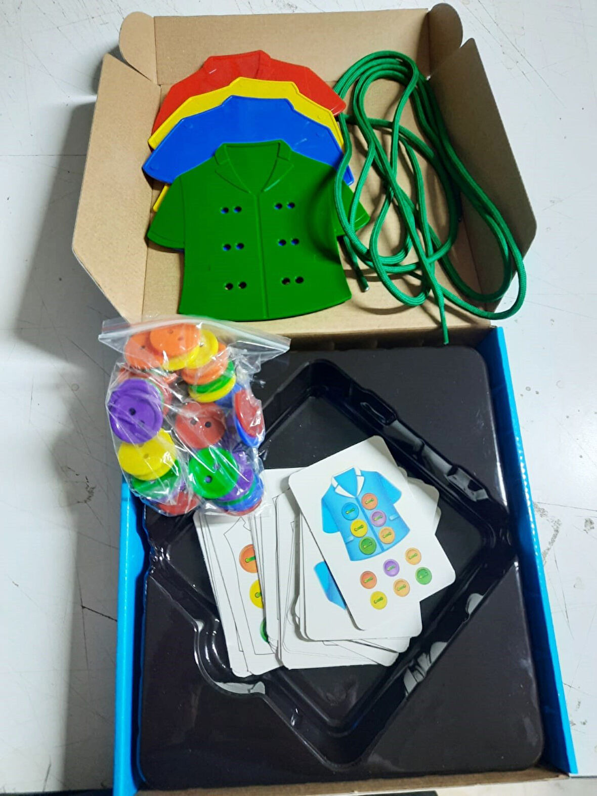 Büro Ev Ofis Oyuncak Hediyesi için Eğitici Düğme İlikleme Aktivite Eğlence Oyunu