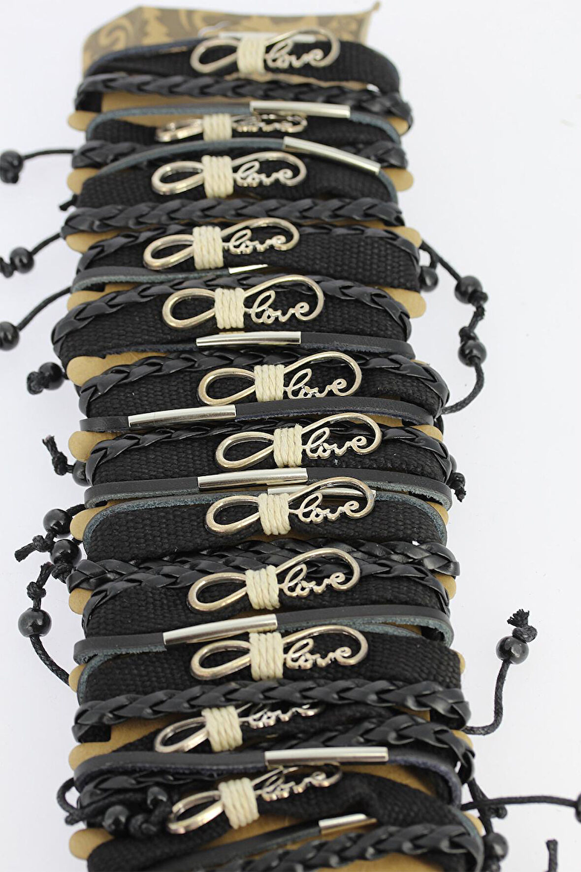 Bakımlı Erkek için Metal Aksesuarlı Siyah Deri Bileklik