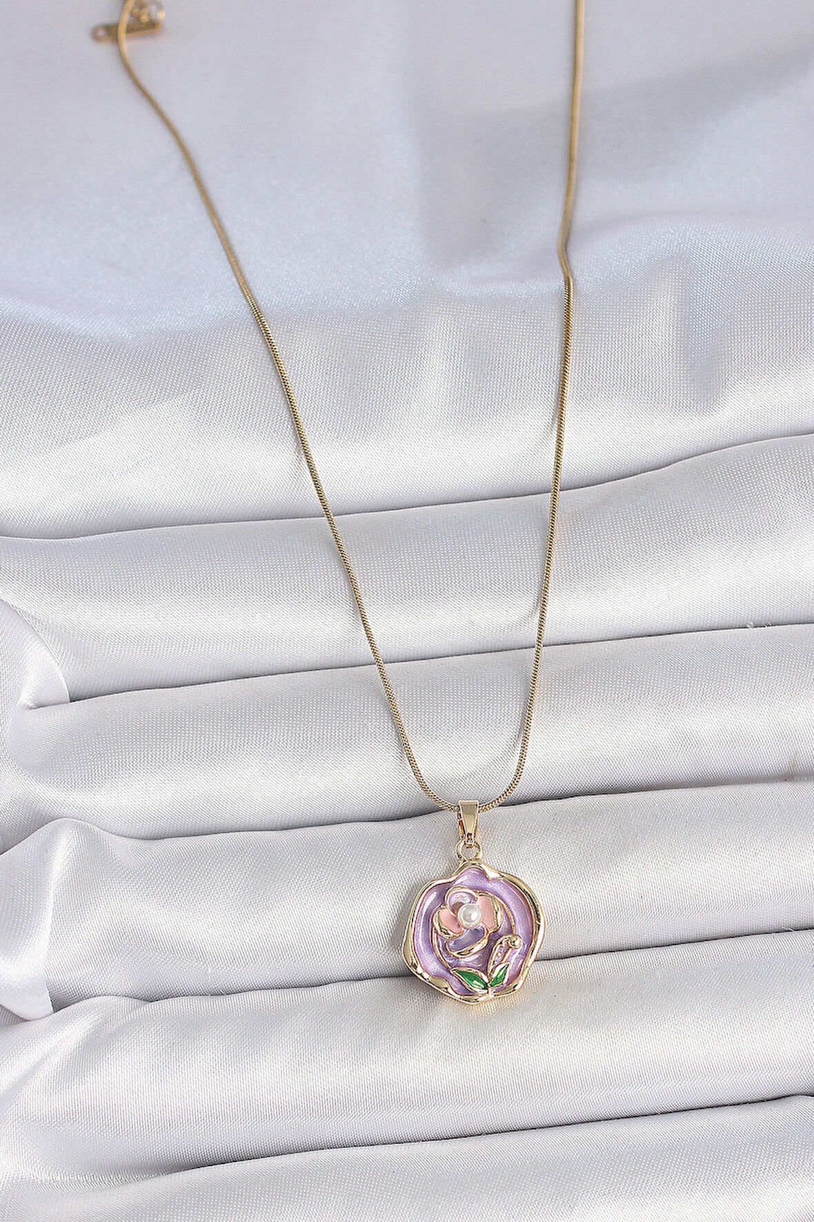 Zarif Kadın için Golden Çelik Zincir Mor Çiçek İşli İncili Portre Kolye