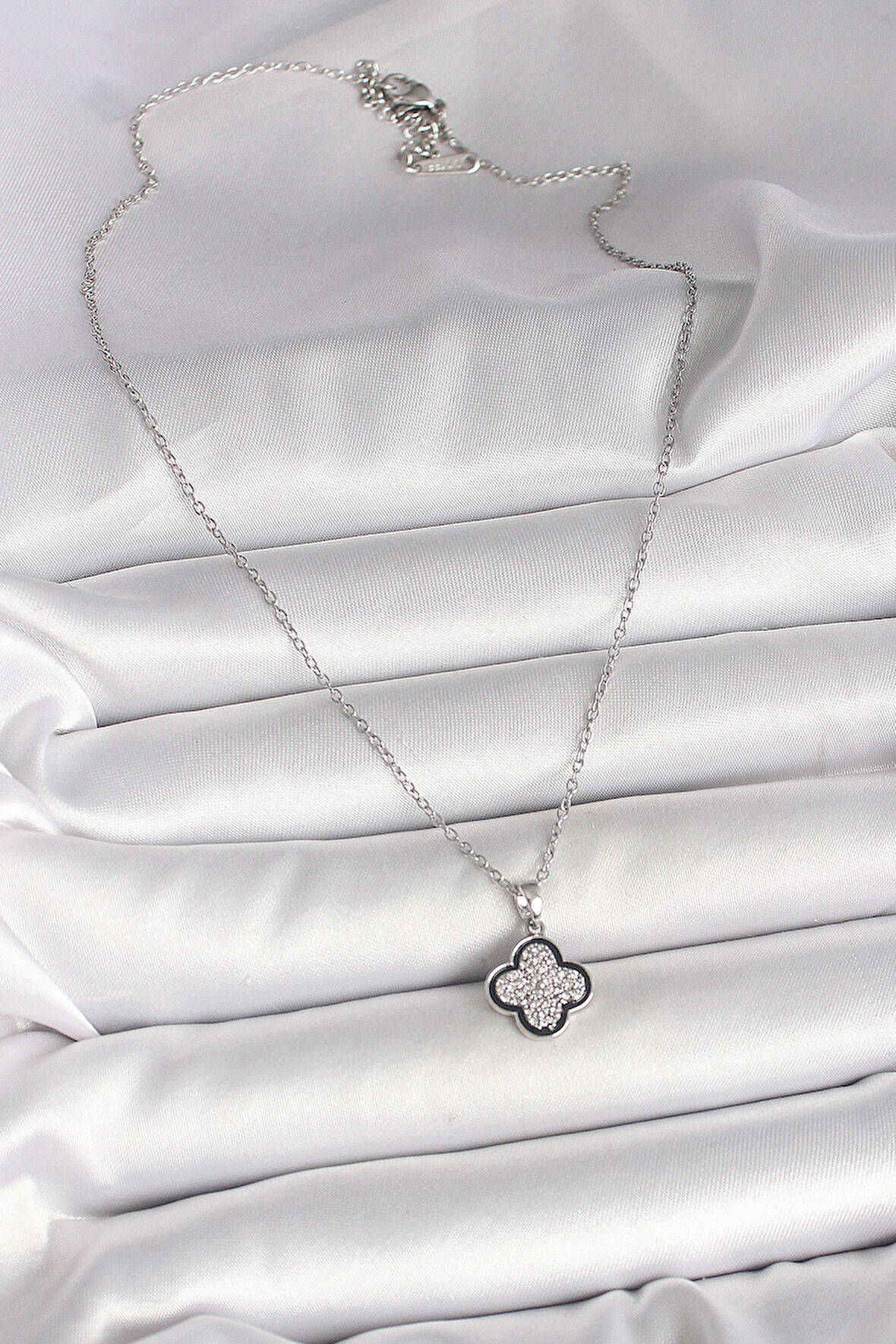 Zarif Kadın için Silver Çelik Yapım Zincir Zirkonlu Yonca Kolye