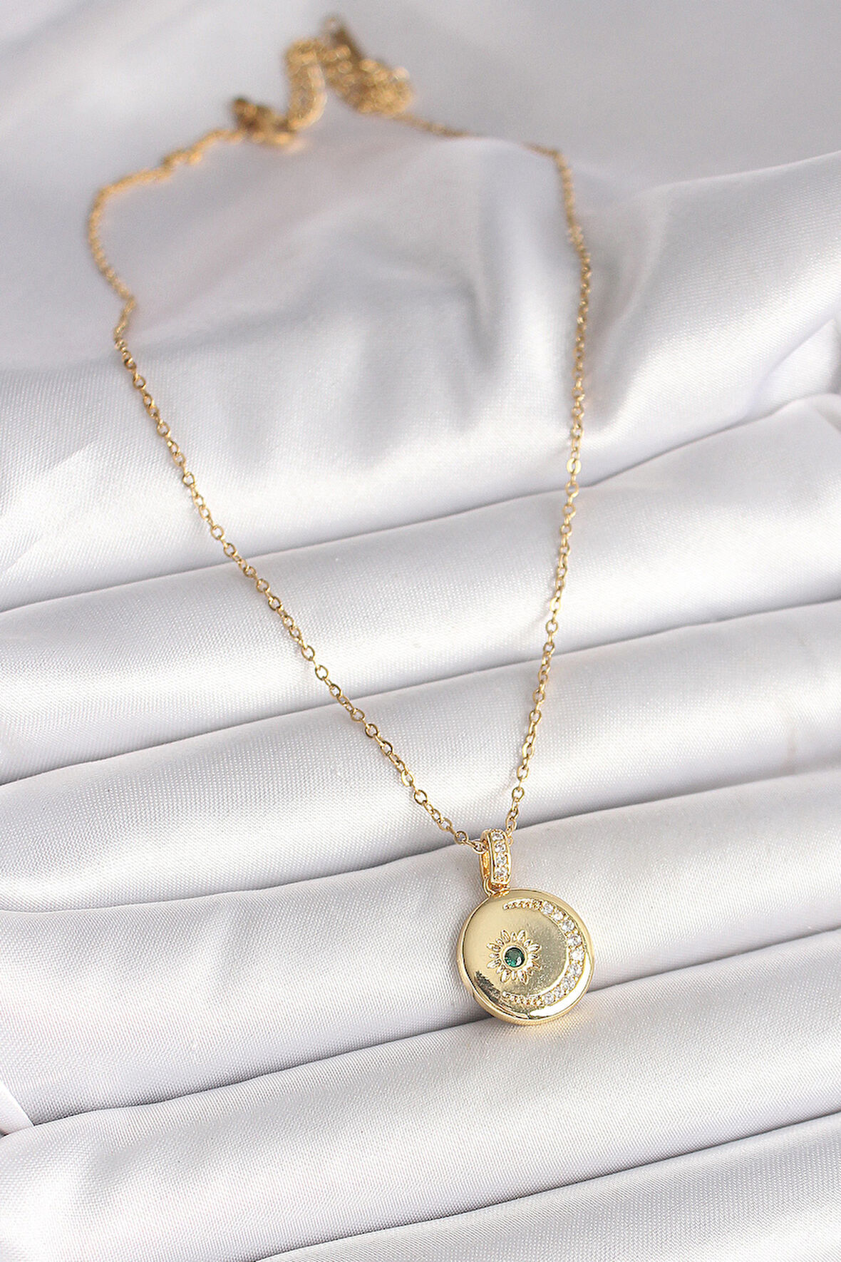 Zarif Kadın için Golden Çelik Zincir Zirkonlu Hilal Yıldız Madalyon Kolye